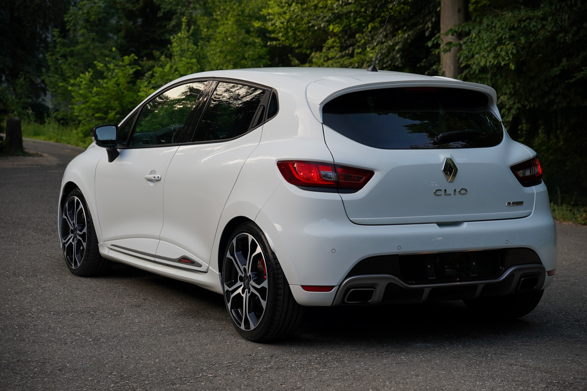 RENAULT Clio 1.6 T RS 220 Trophy EDC-image-4