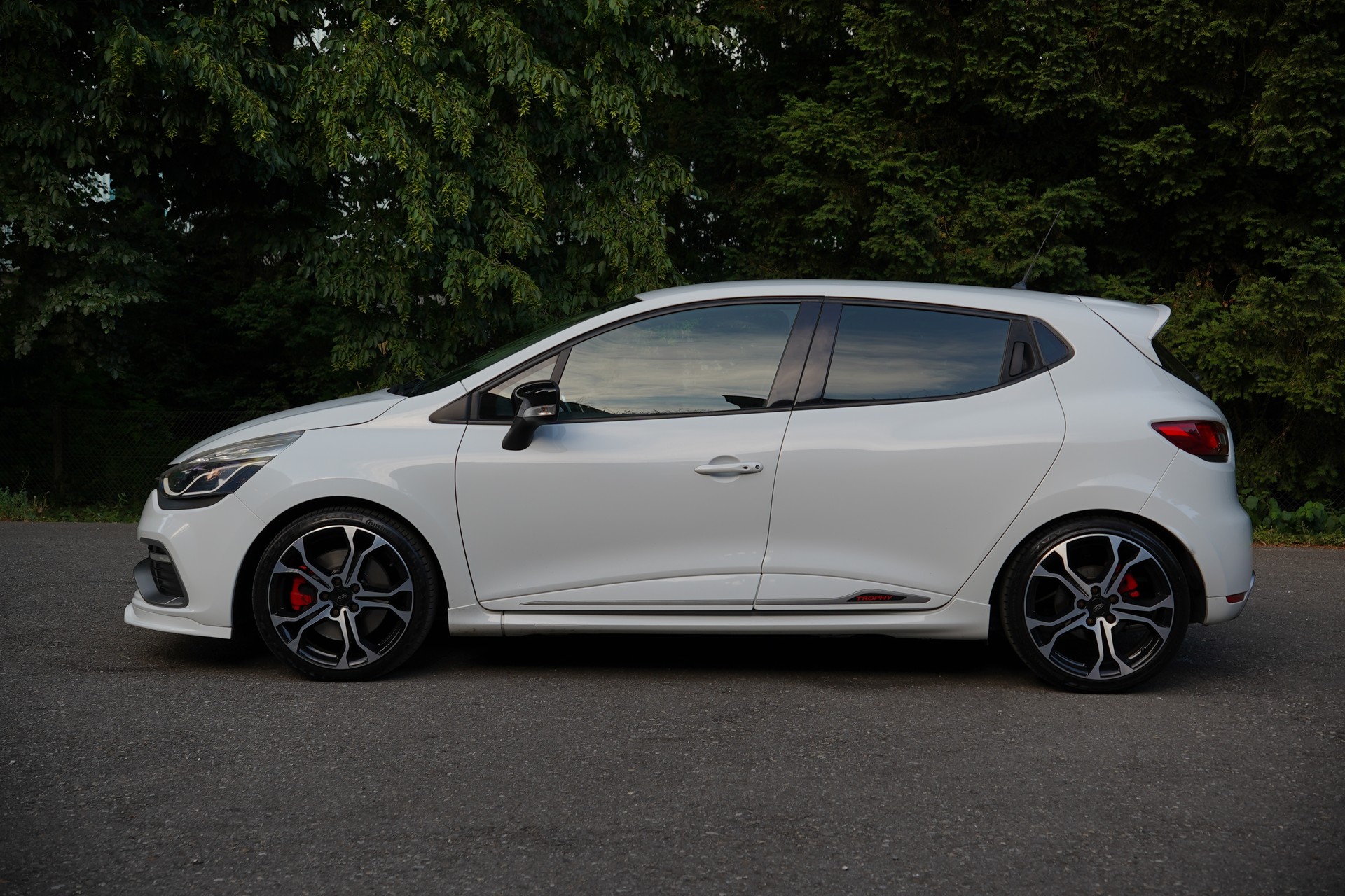 RENAULT Clio 1.6 T RS 220 Trophy EDC-image-5