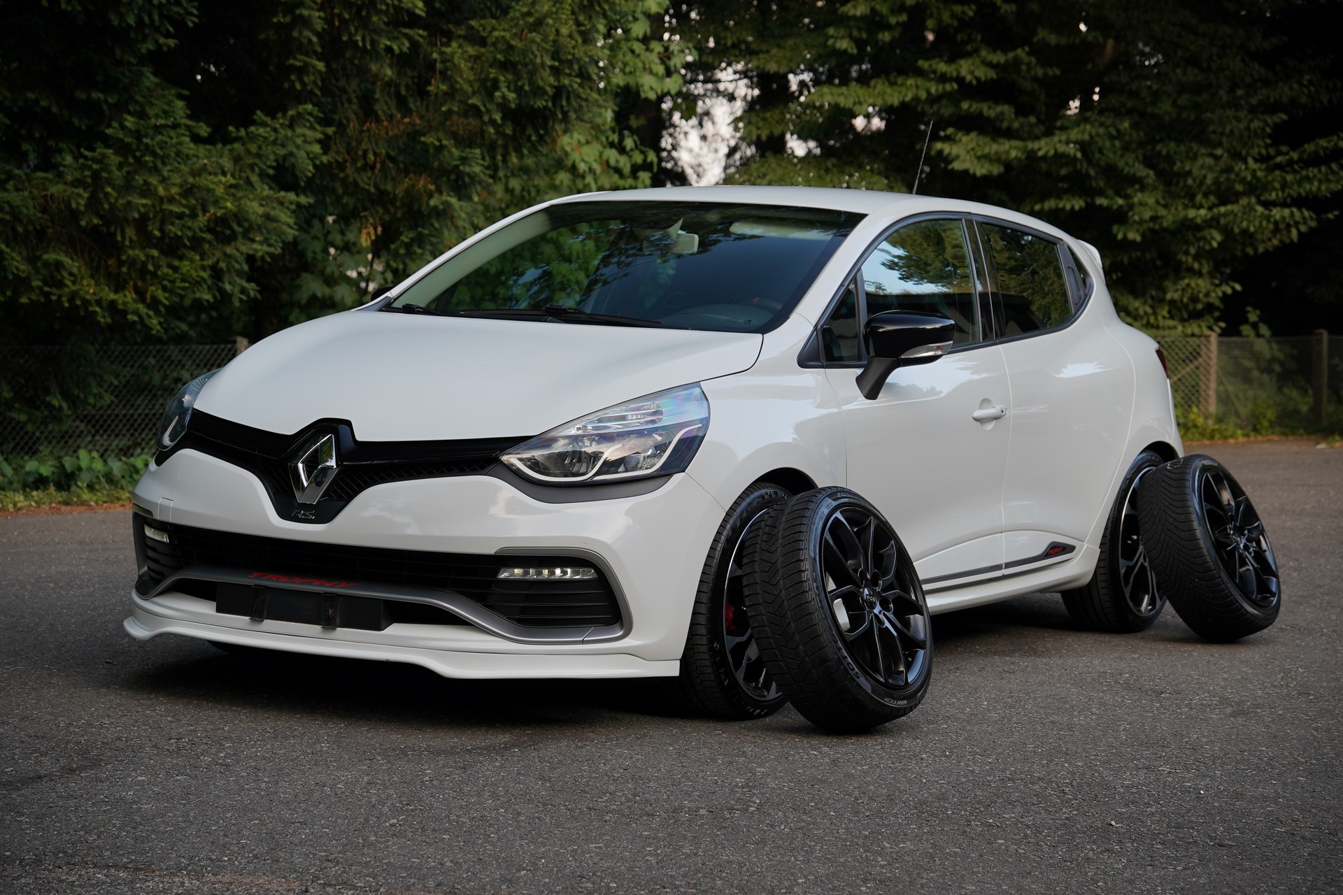 RENAULT Clio 1.6 T RS 220 Trophy EDC-image-8