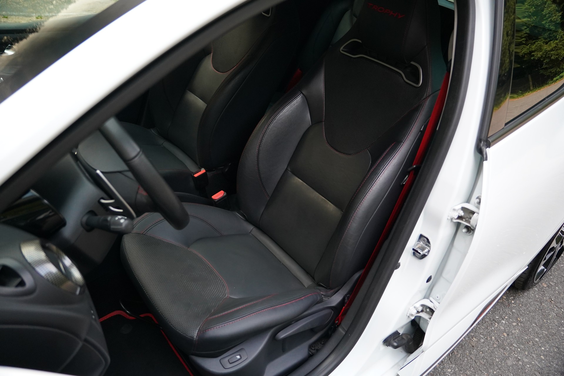 RENAULT Clio 1.6 T RS 220 Trophy EDC-image-15