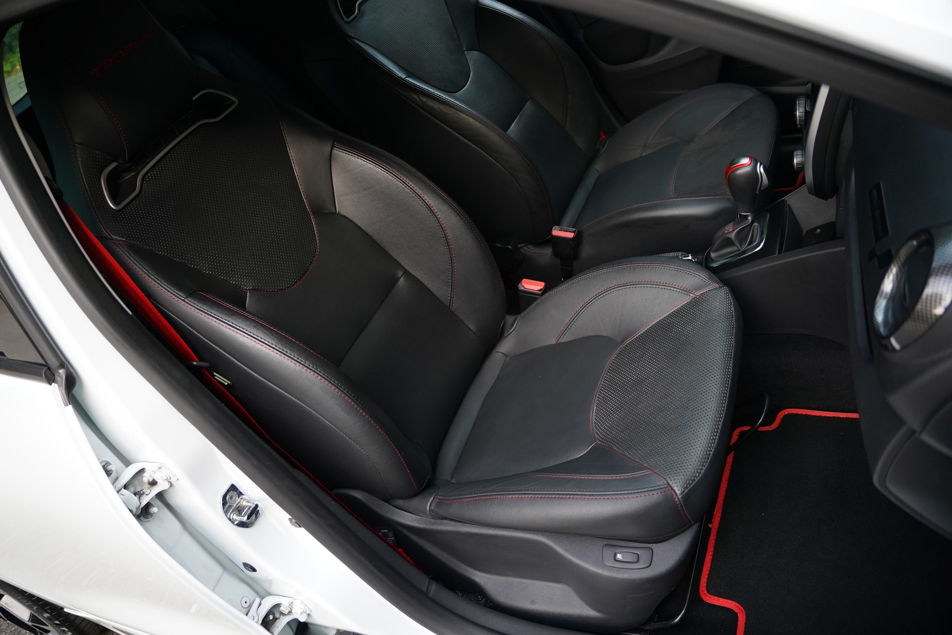 RENAULT Clio 1.6 T RS 220 Trophy EDC-image-17