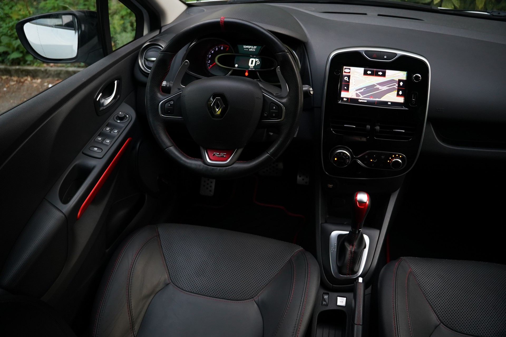 RENAULT Clio 1.6 T RS 220 Trophy EDC-image-22