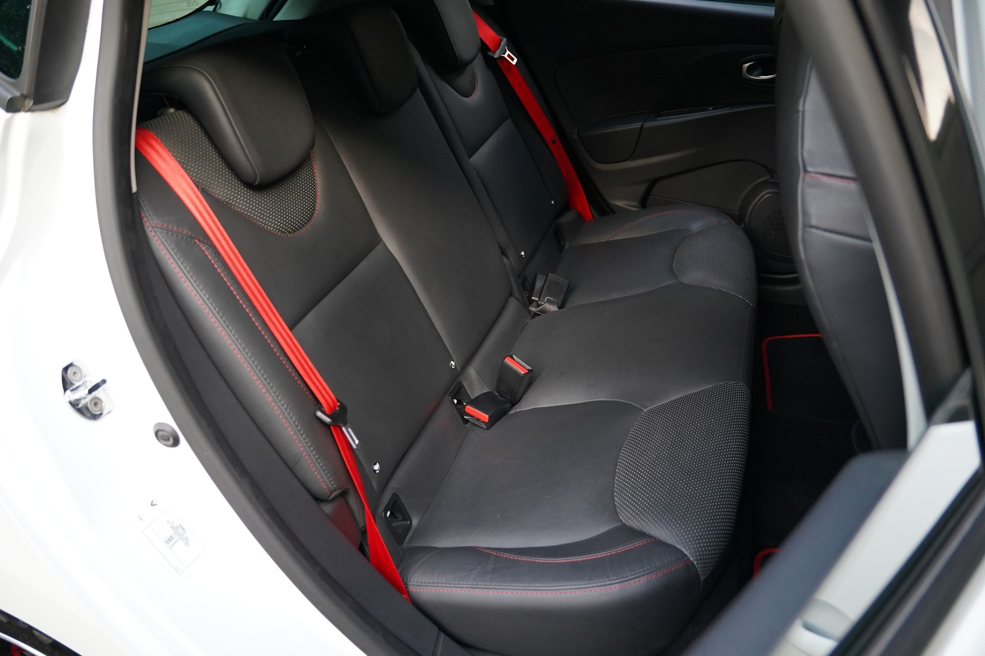 RENAULT Clio 1.6 T RS 220 Trophy EDC-image-21