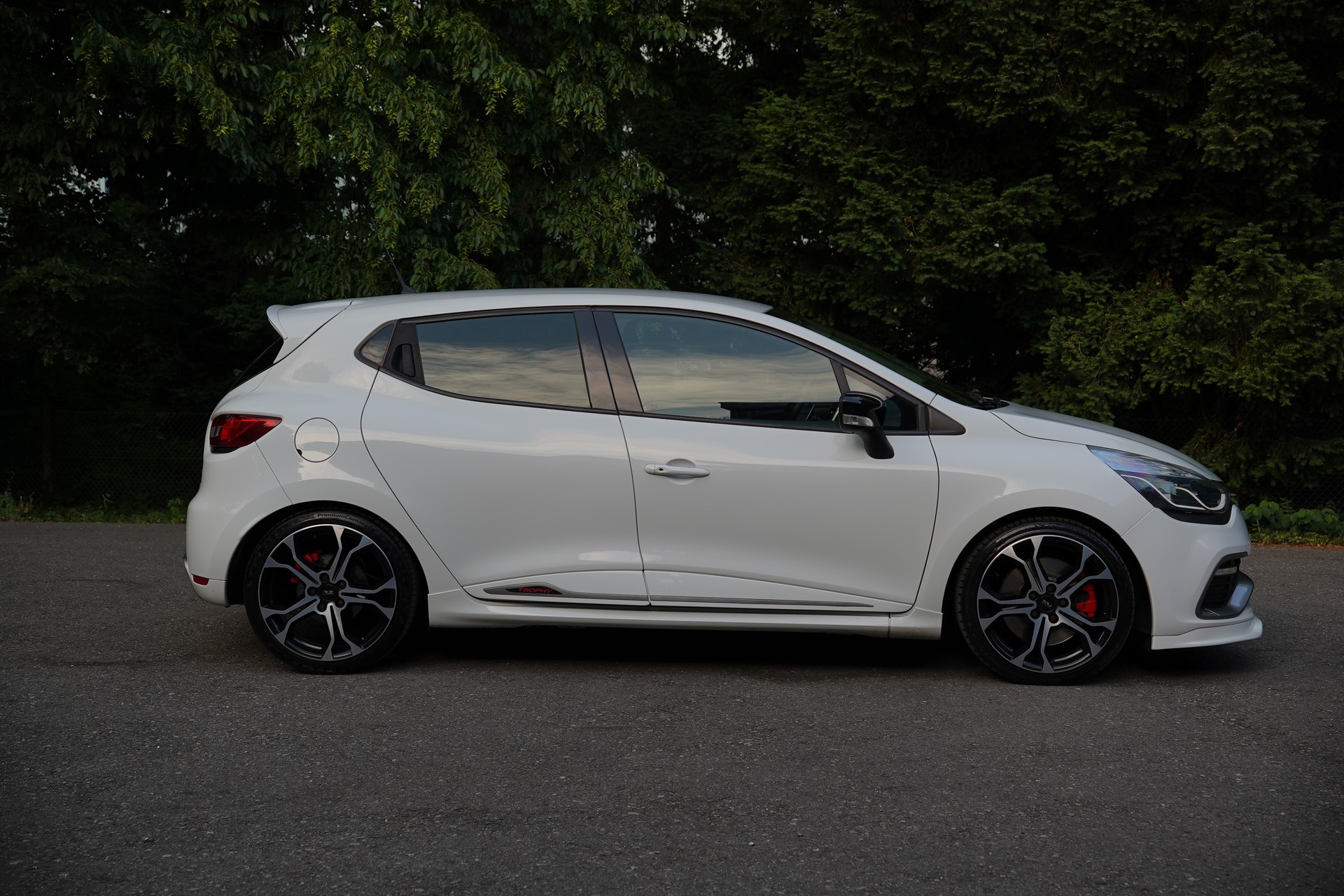 RENAULT Clio 1.6 T RS 220 Trophy EDC-image-1