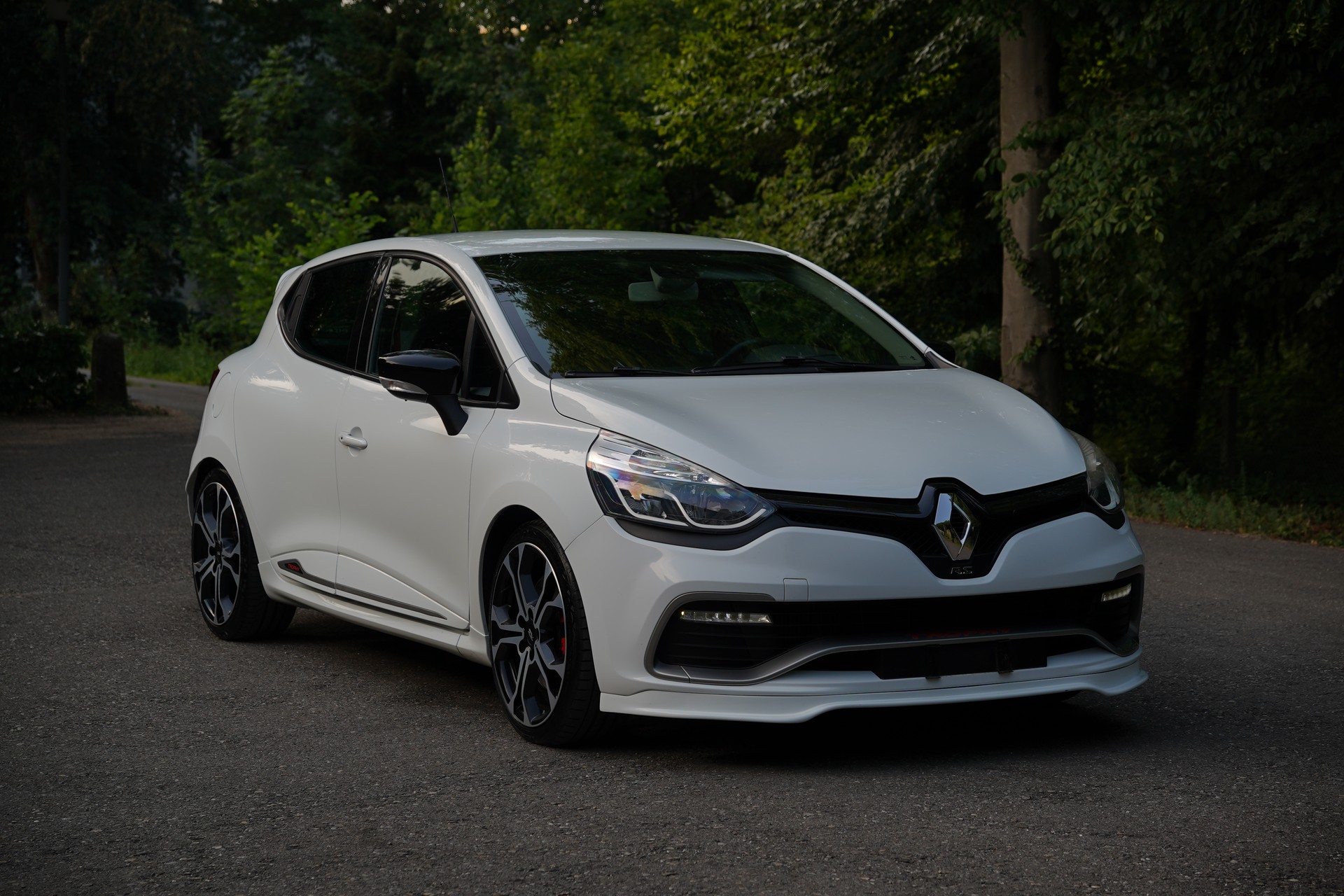 RENAULT Clio 1.6 T RS 220 Trophy EDC-image-0