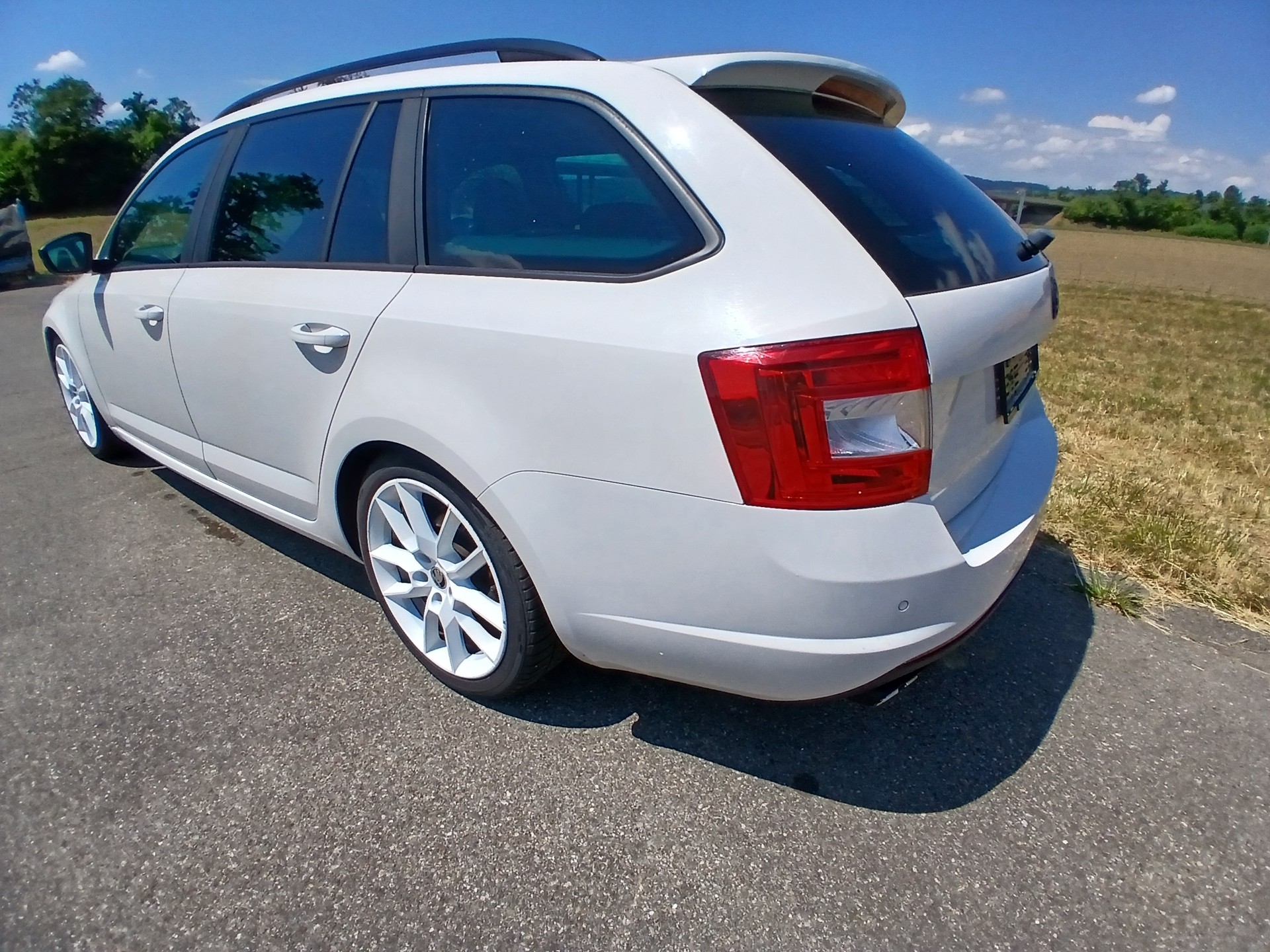SKODA Octavia Combi 2.0 TDI RS DSG-image-2