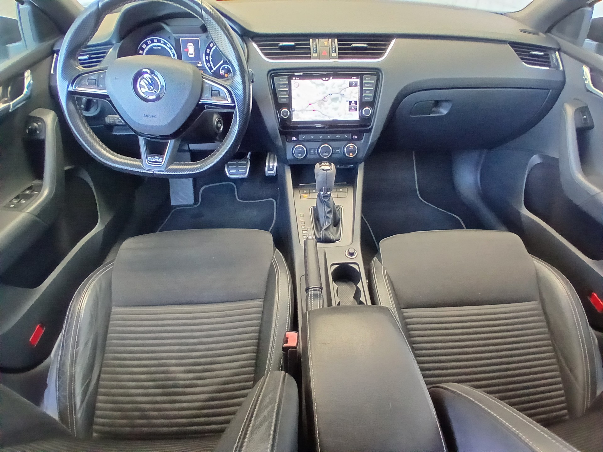 SKODA Octavia Combi 2.0 TDI RS DSG-image-9