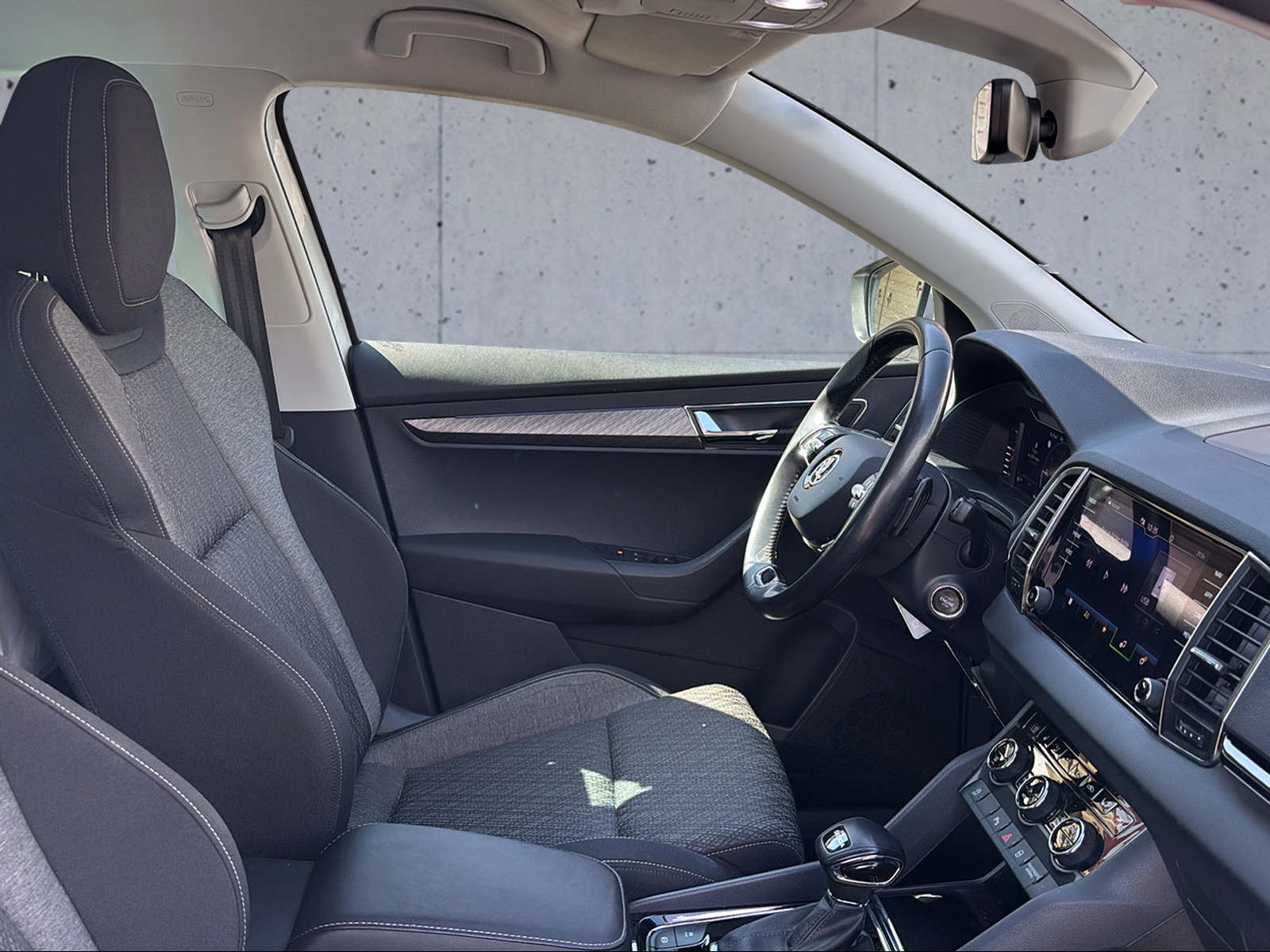 SKODA Karoq 1.5 TSI Style DSG-image-2