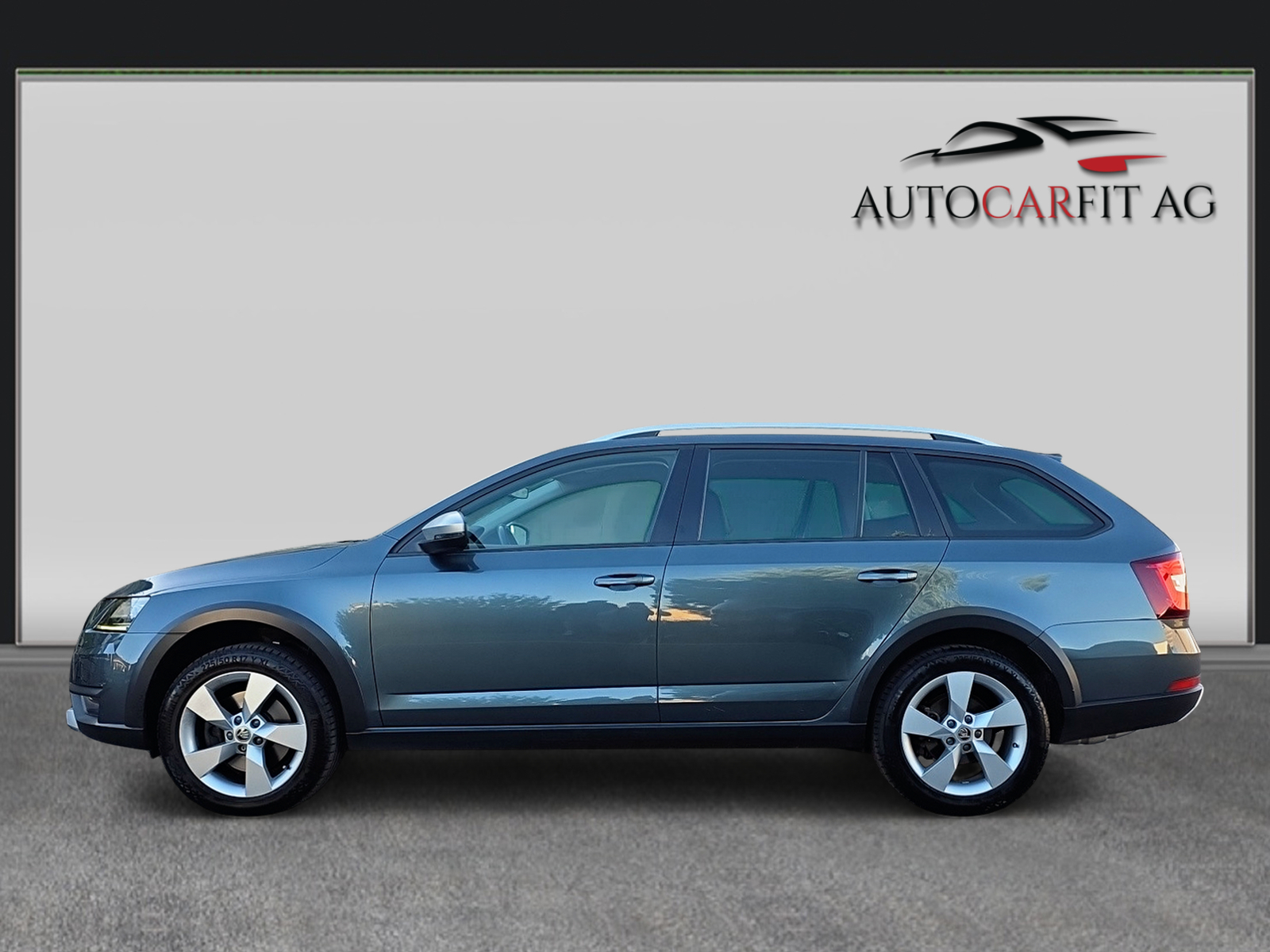 SKODA Octavia Combi 2.0 TDI Scout 4x4 DSG-image-2