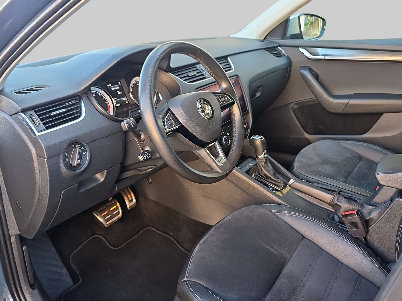 SKODA Octavia Combi 2.0 TDI Scout 4x4 DSG-image-7