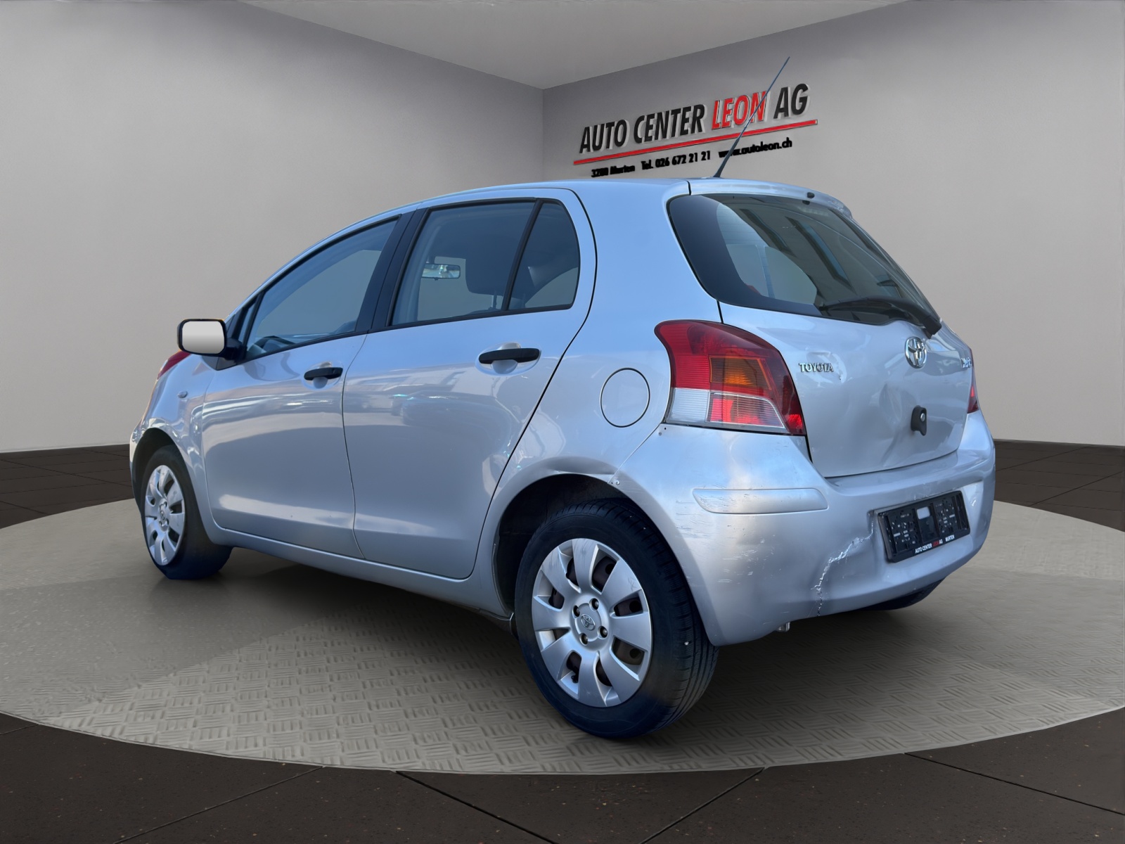 TOYOTA Yaris 1.0 Style-showroom-element-3