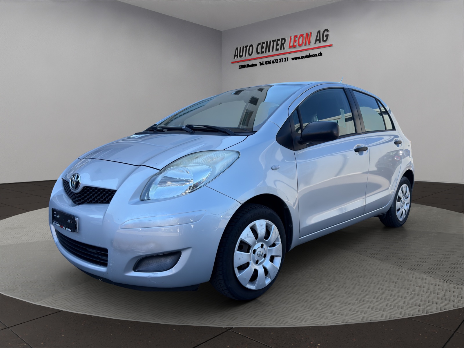 TOYOTA Yaris 1.0 Style-showroom-element-1