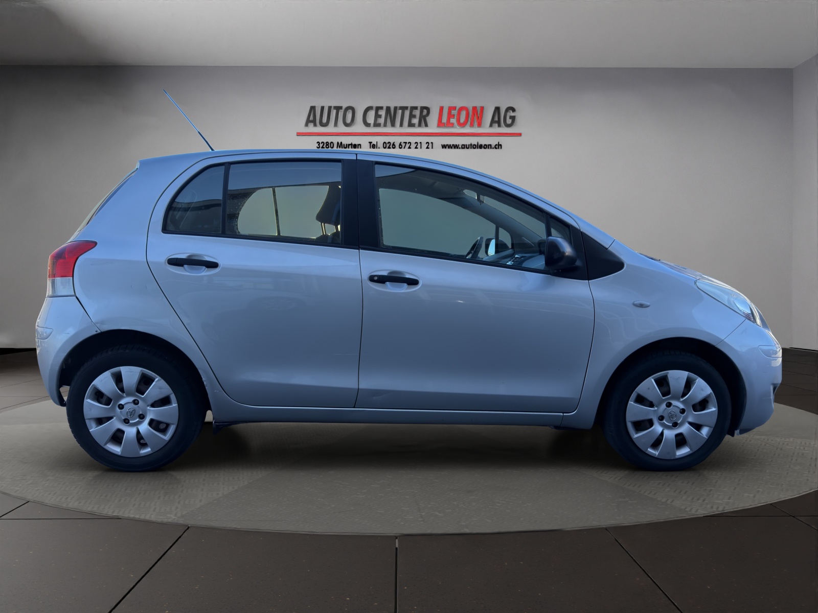 TOYOTA Yaris 1.0 Style-image-6