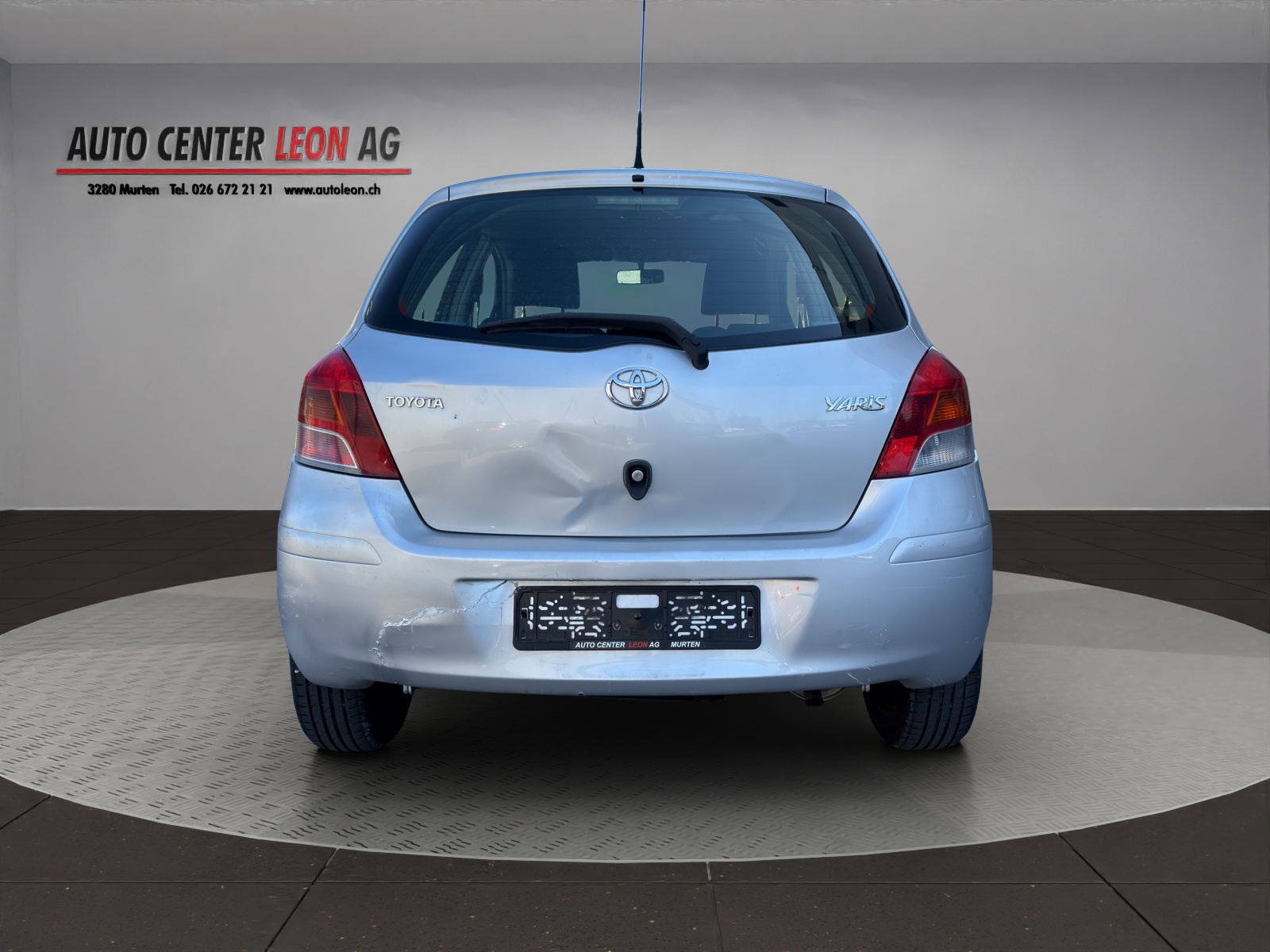 TOYOTA Yaris 1.0 Style-image-4