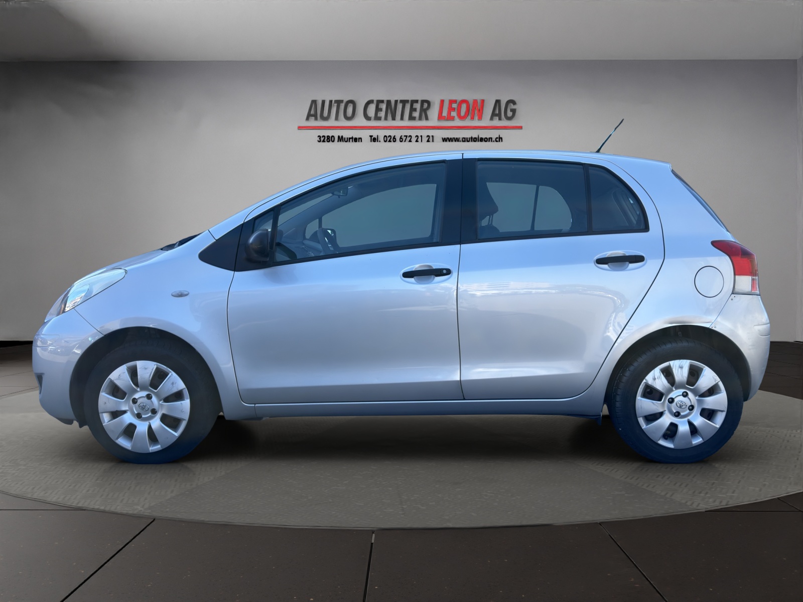 TOYOTA Yaris 1.0 Style-showroom-element-2