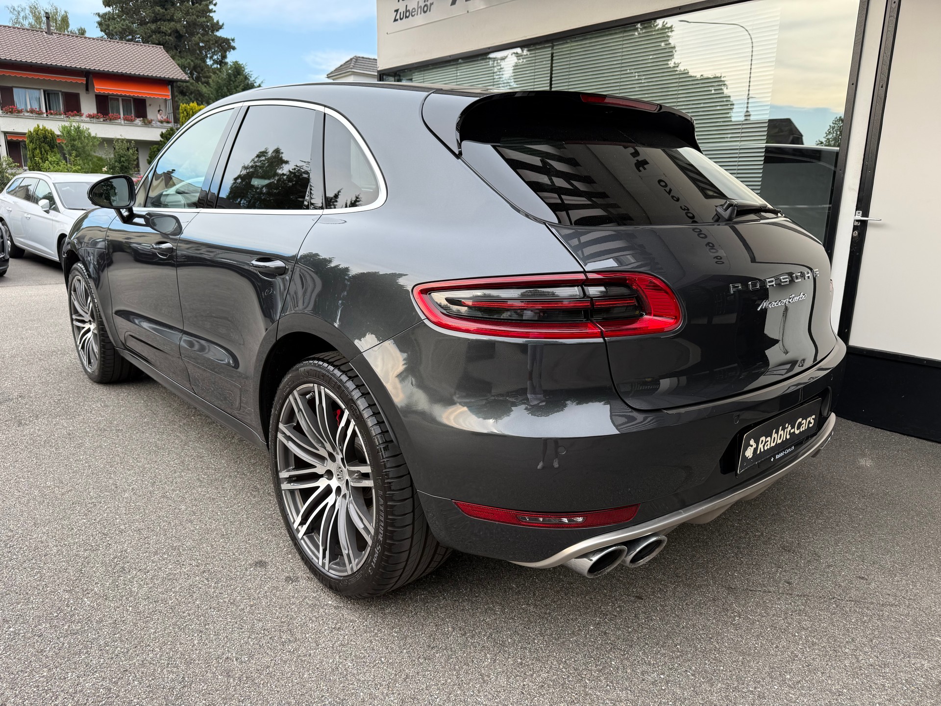 PORSCHE Macan Turbo Performance PDK-image-3