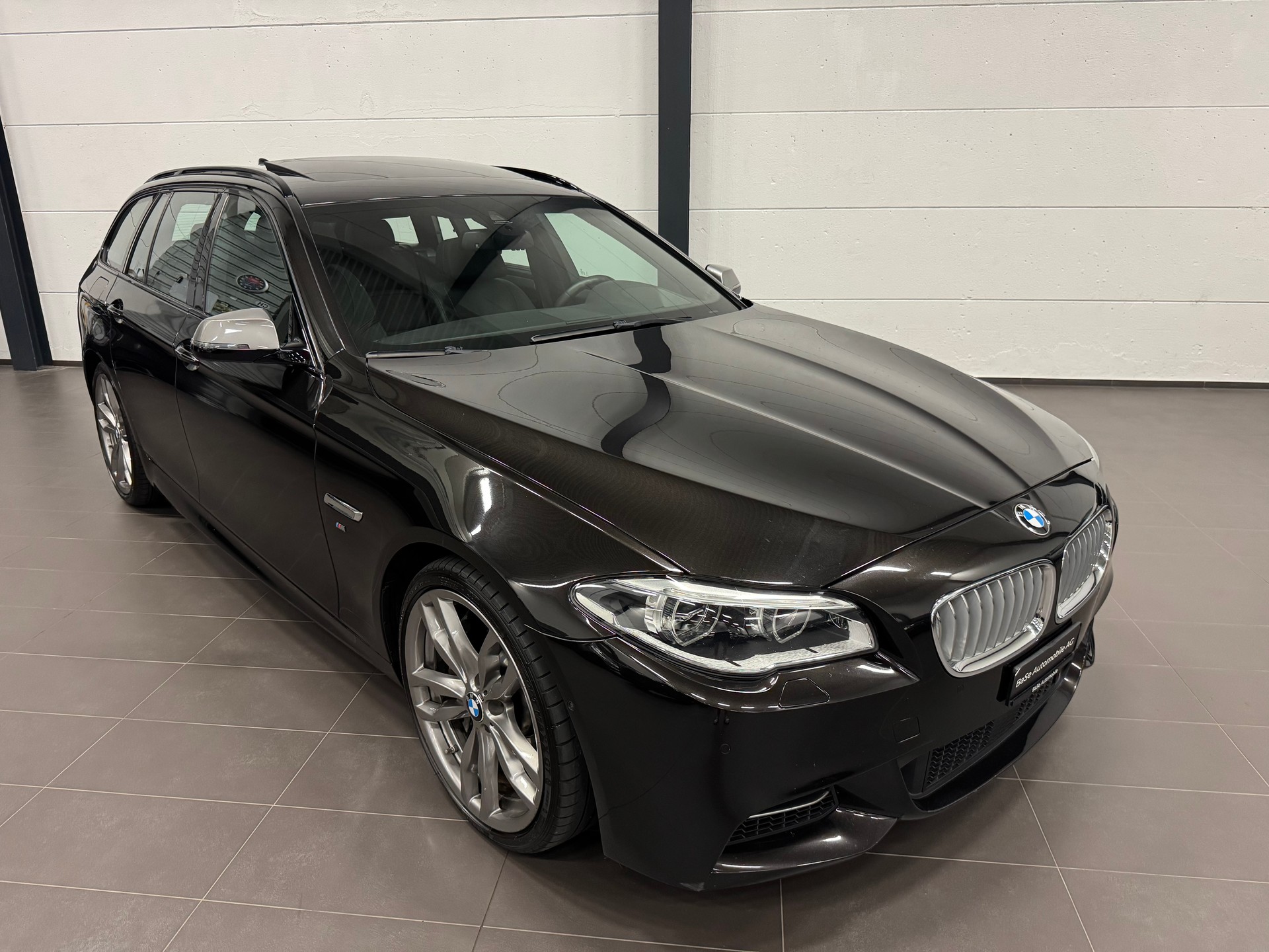 BMW M550d Touring xDrive Steptronic-image-1