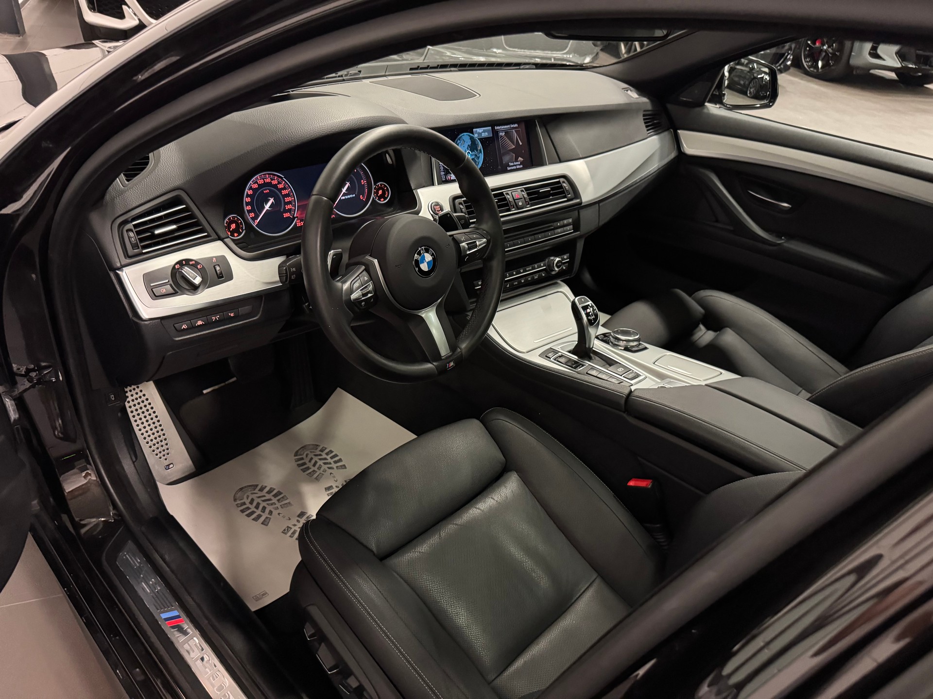 BMW M550d Touring xDrive Steptronic-image-16