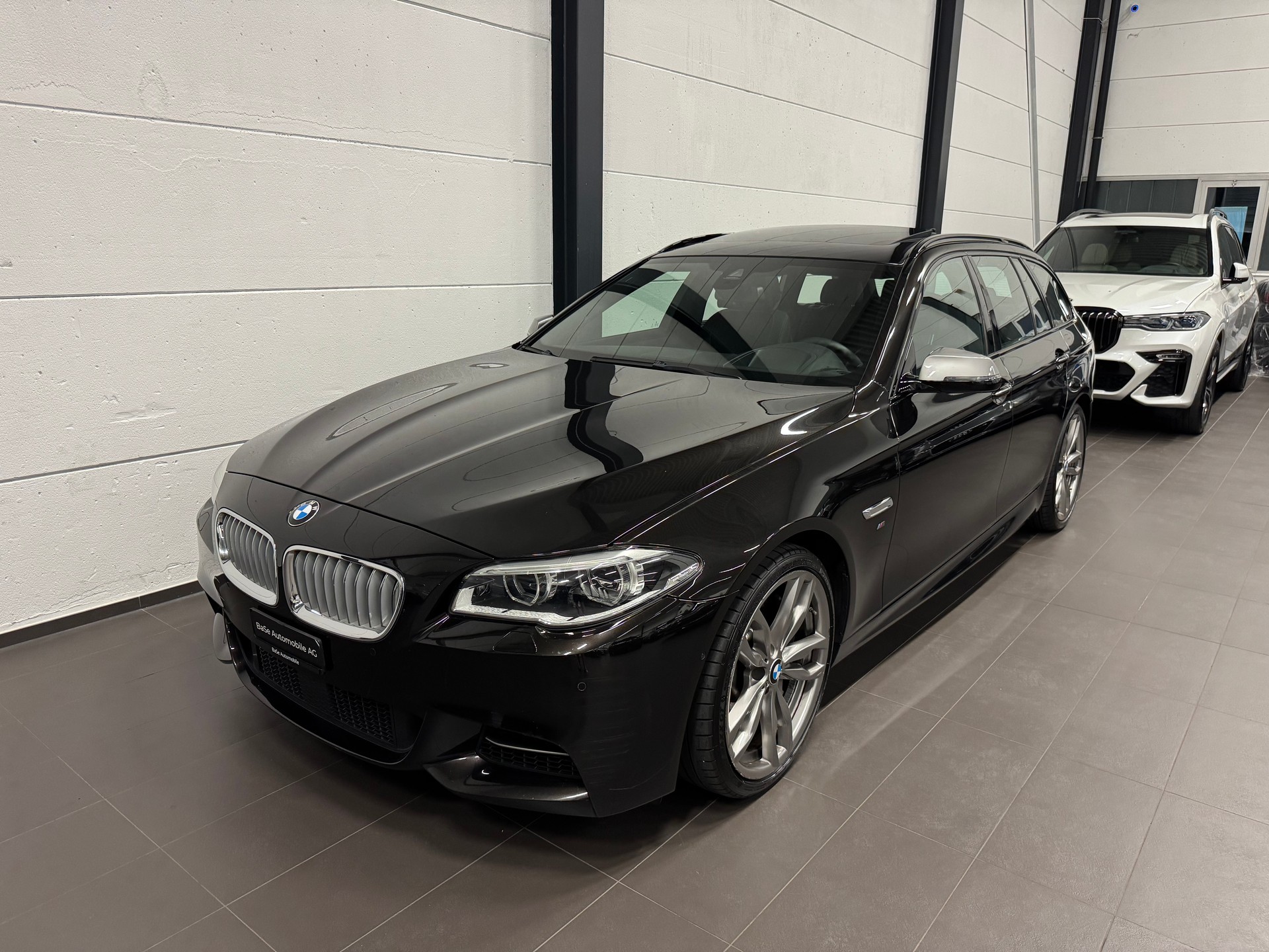 BMW M550d Touring xDrive Steptronic-image-4