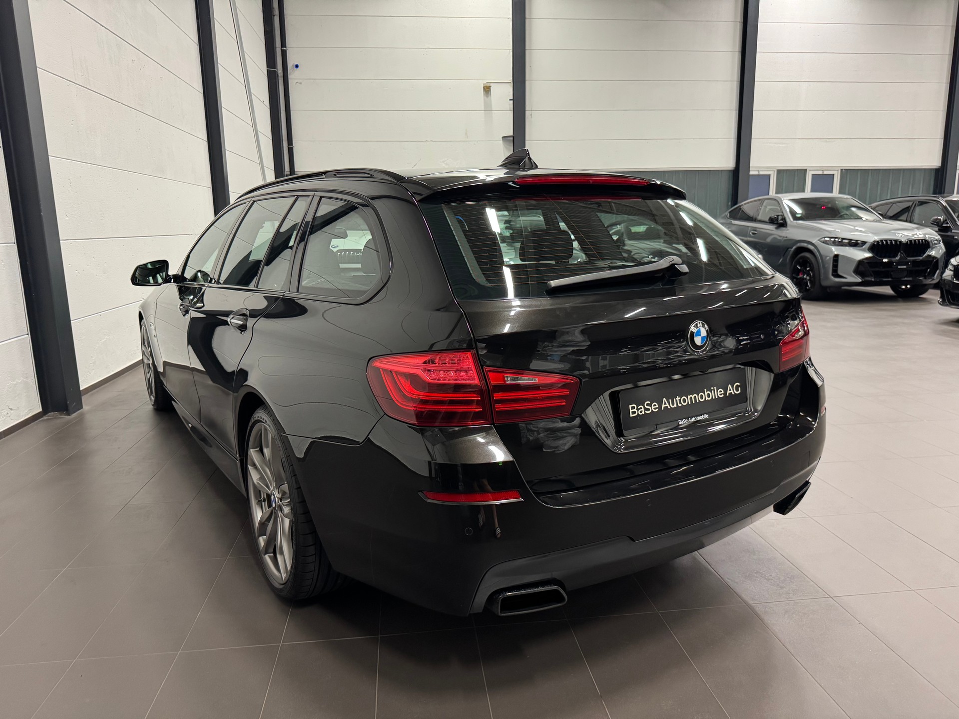 BMW M550d Touring xDrive Steptronic-image-14