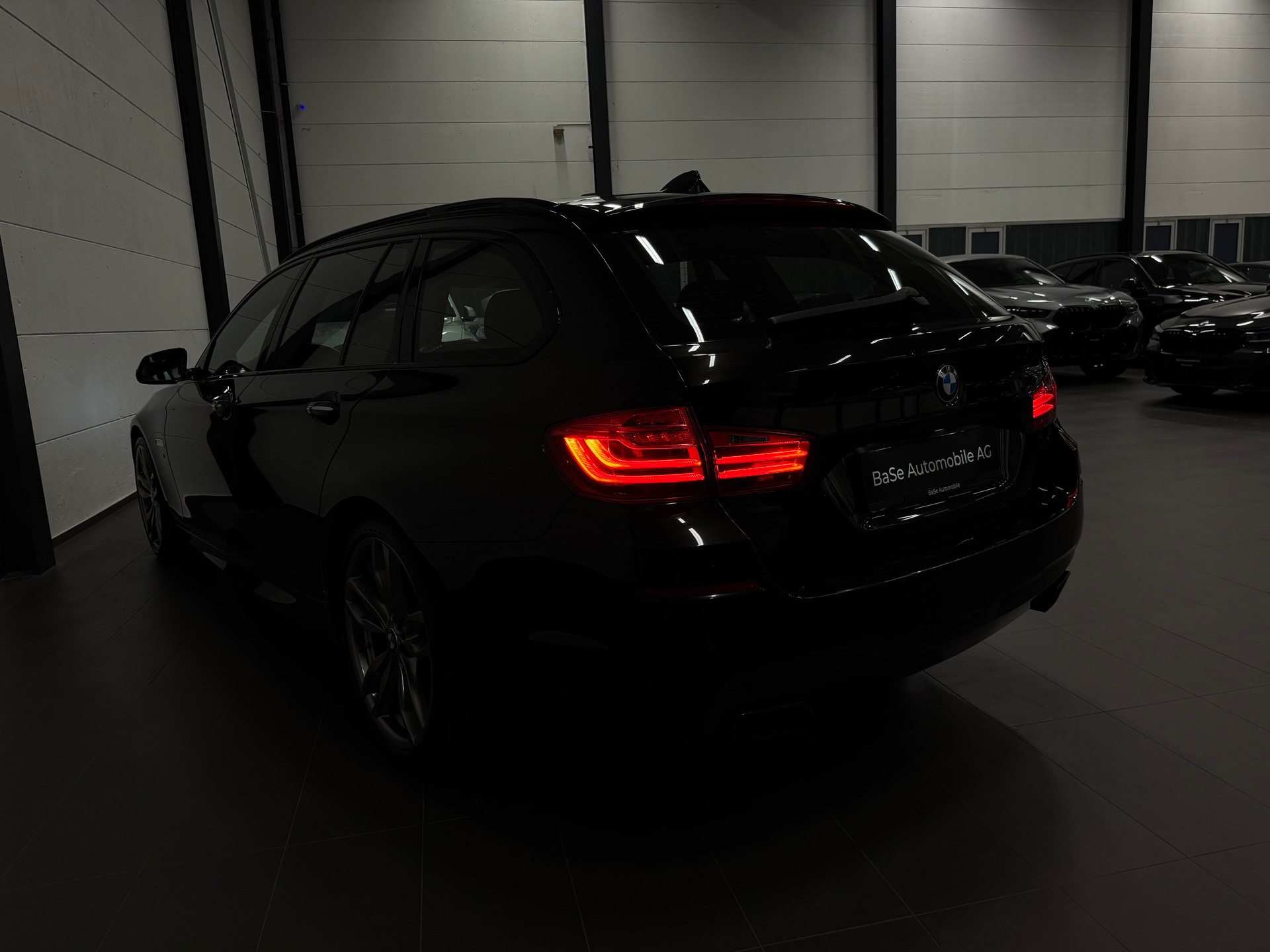 BMW M550d Touring xDrive Steptronic-image-15