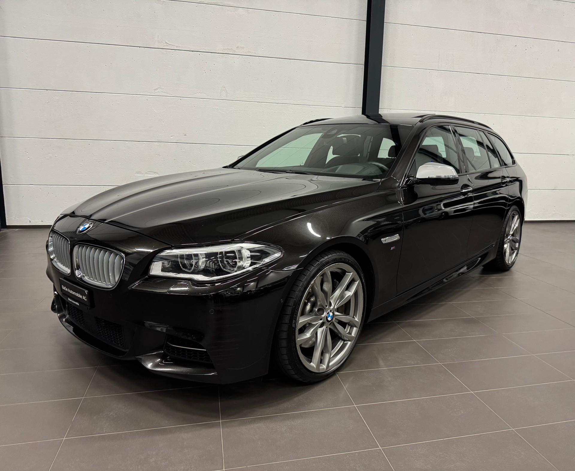 BMW M550d Touring xDrive Steptronic-image-0