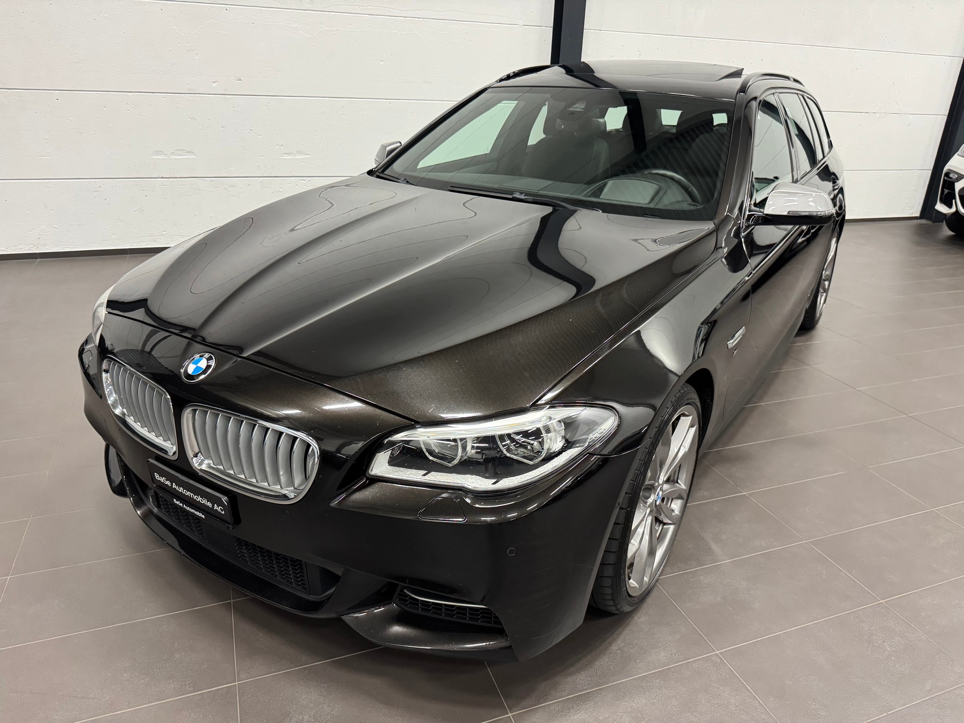 BMW M550d Touring xDrive Steptronic-image-2