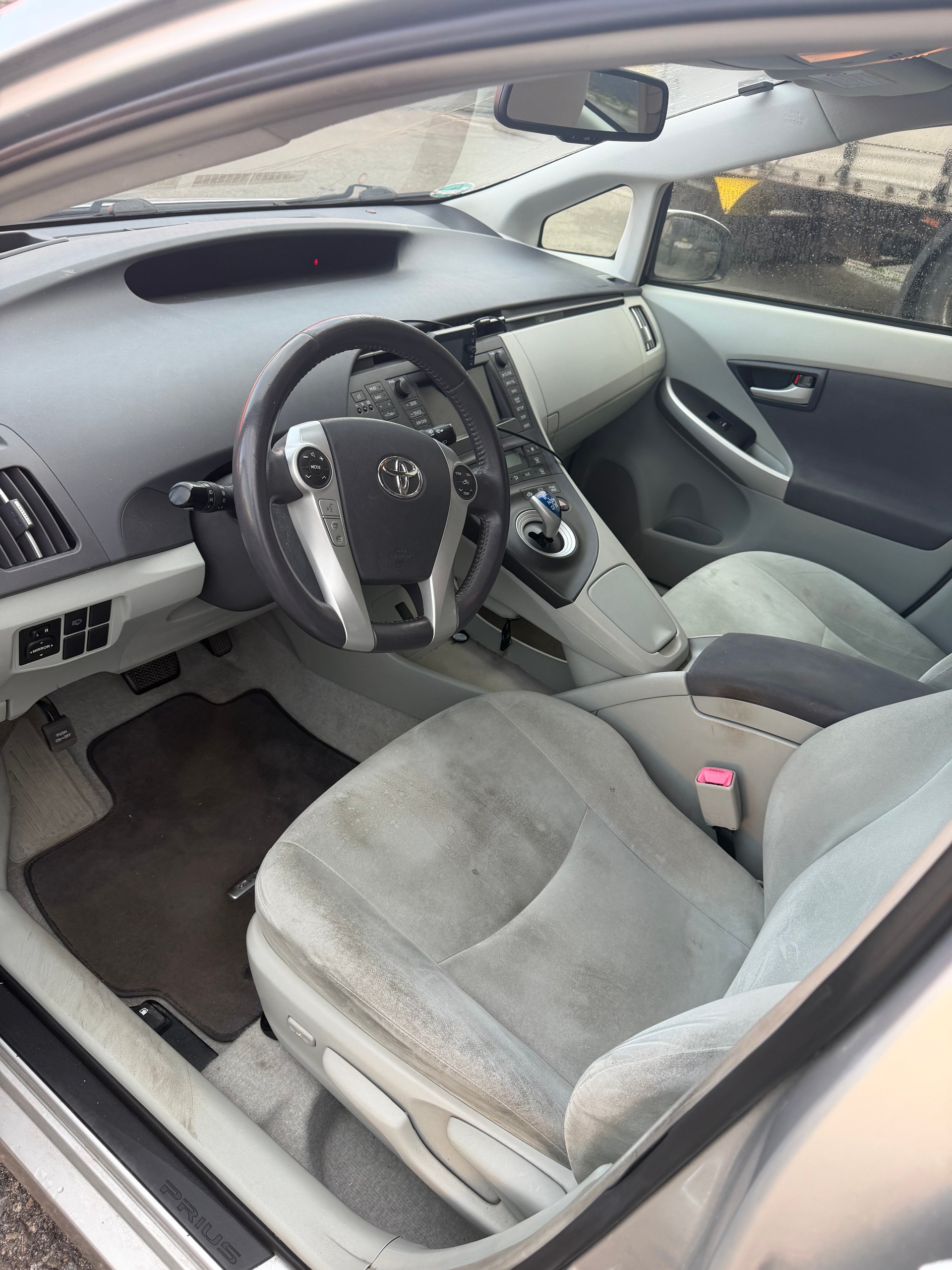 TOYOTA Prius 1.8 16V HSD Luna-image-2