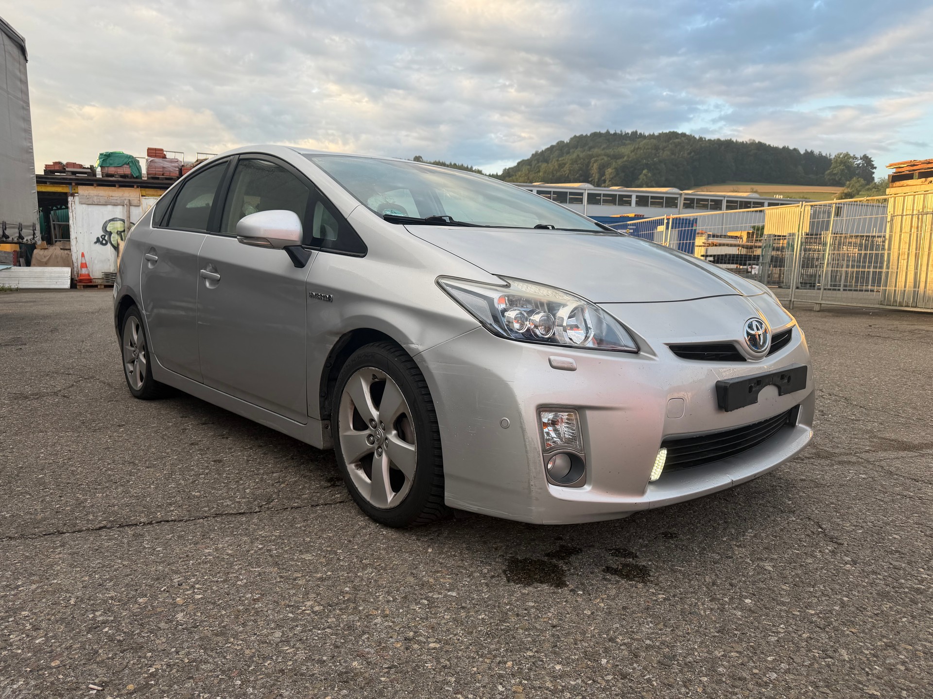 TOYOTA Prius 1.8 16V HSD Luna-image-3