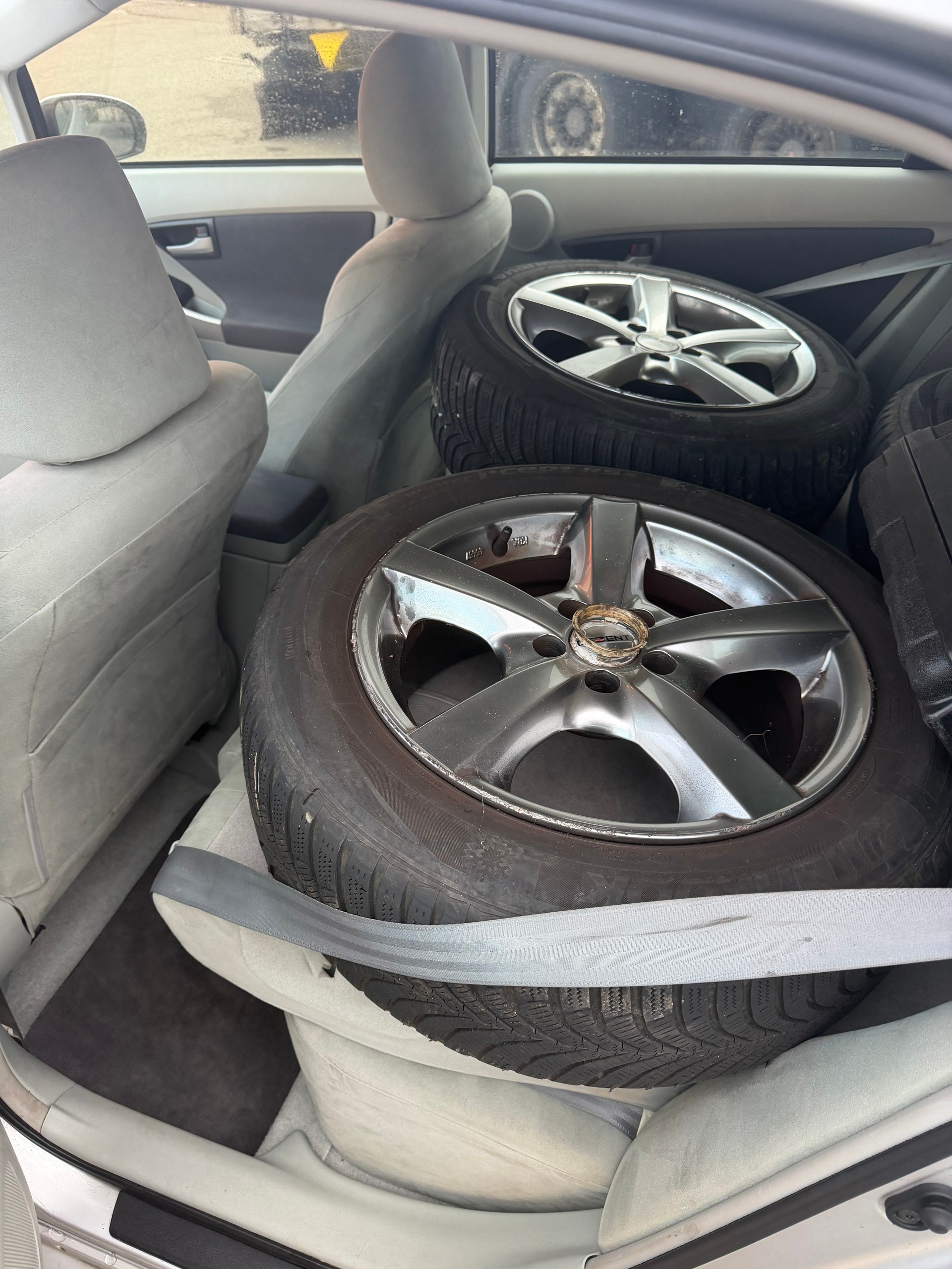 TOYOTA Prius 1.8 16V HSD Luna-image-1