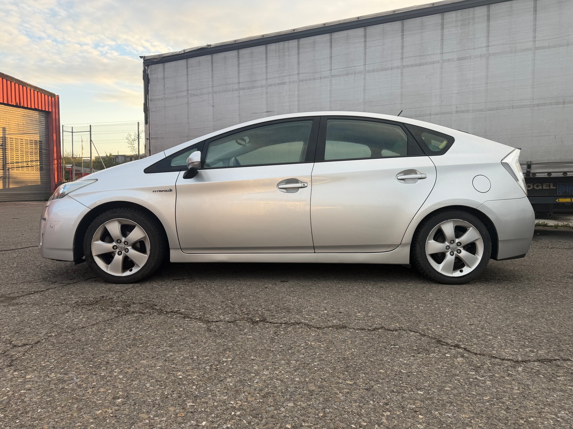 TOYOTA Prius 1.8 16V HSD Luna-image-6