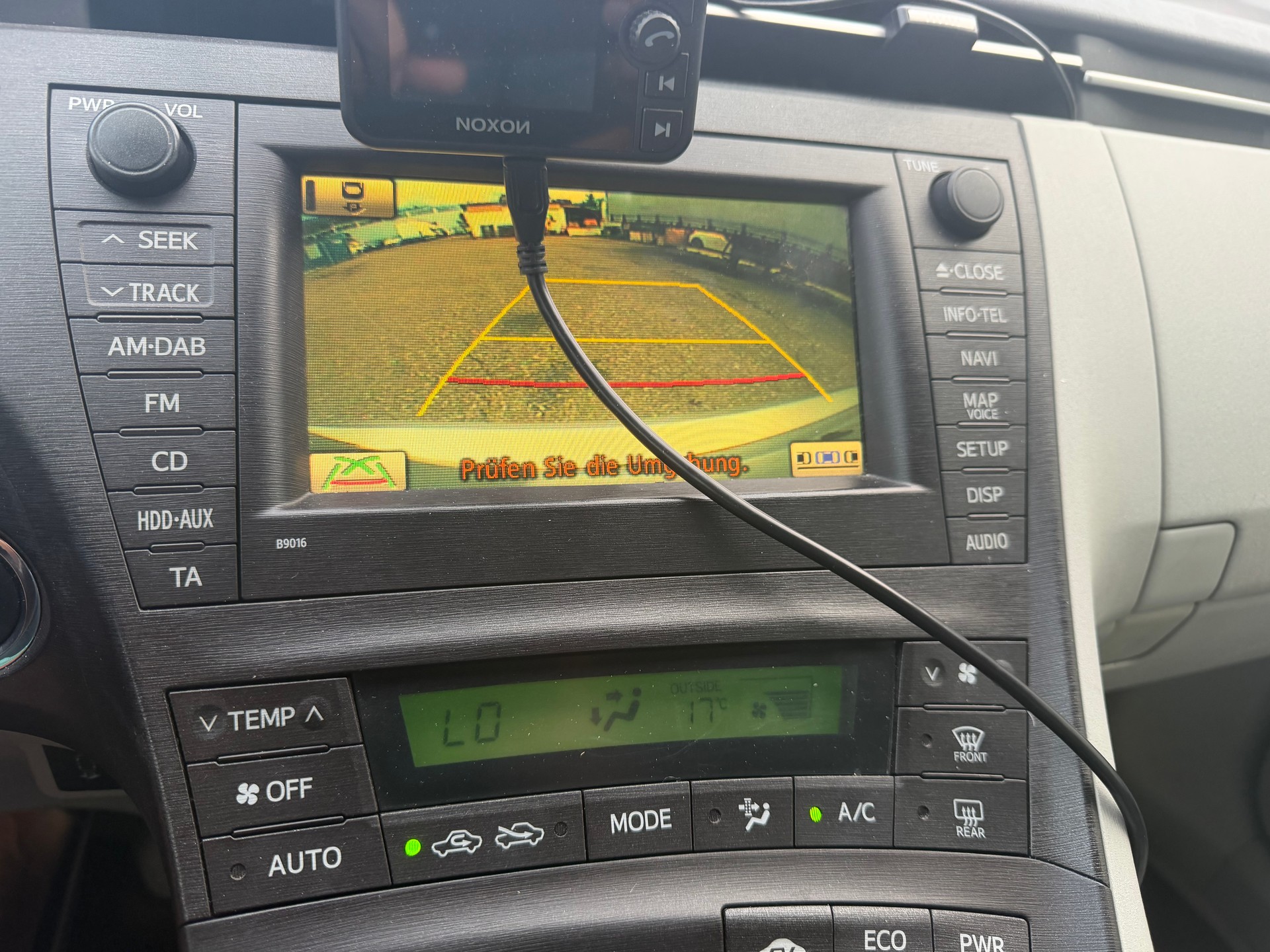 TOYOTA Prius 1.8 16V HSD Luna-image-10