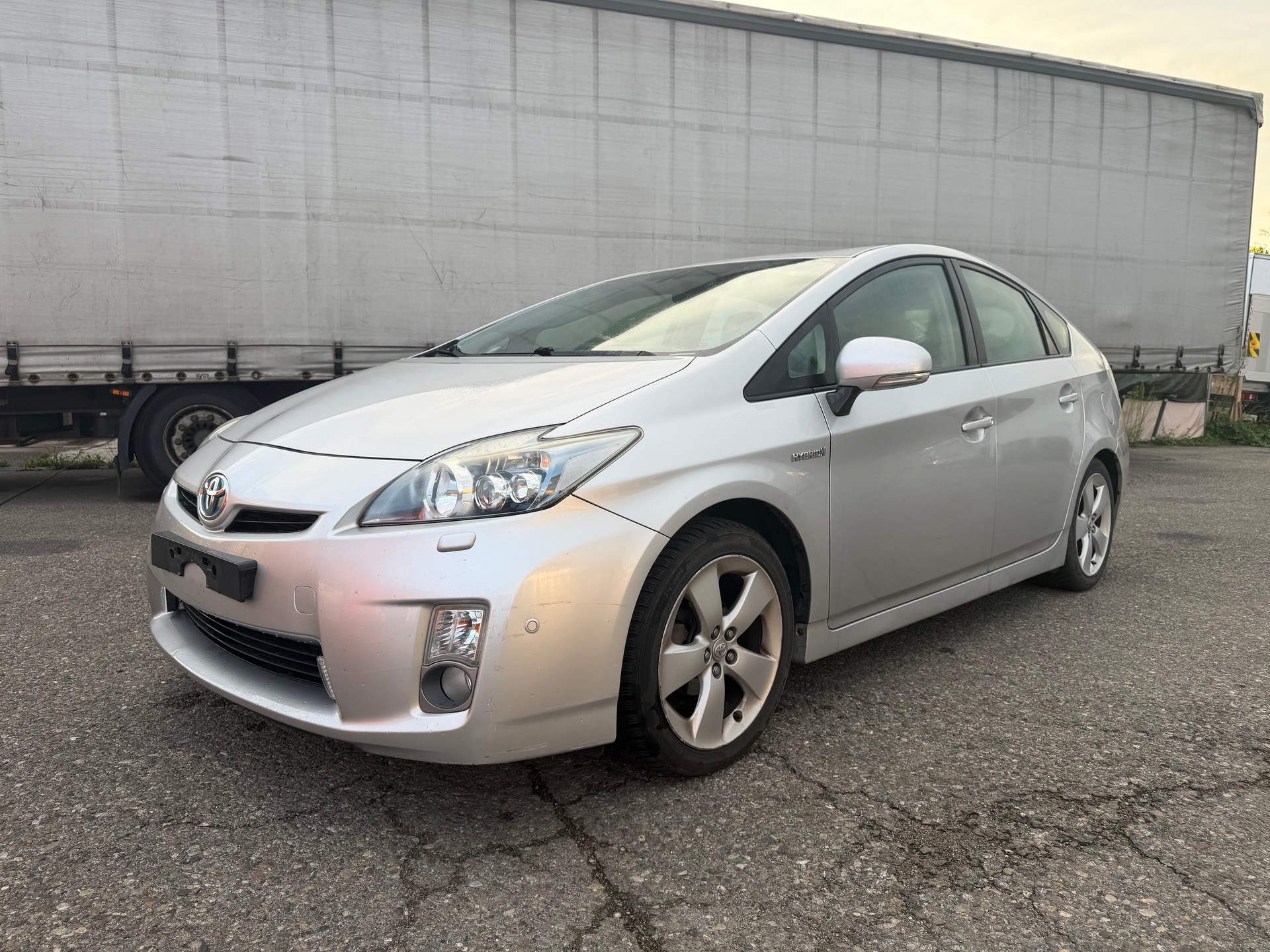 TOYOTA Prius 1.8 16V HSD Luna-image-0