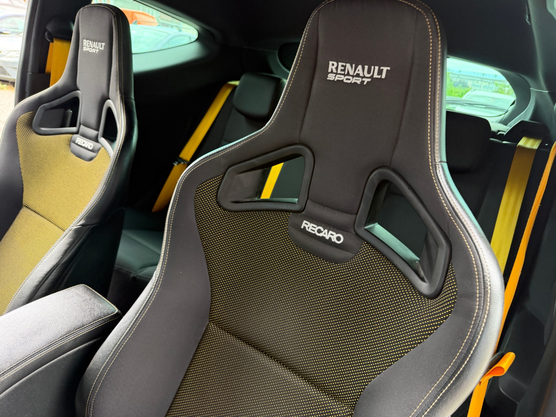 RENAULT Mégane Coupé 2.0 16V Turbo Red Bull Racing-image-8