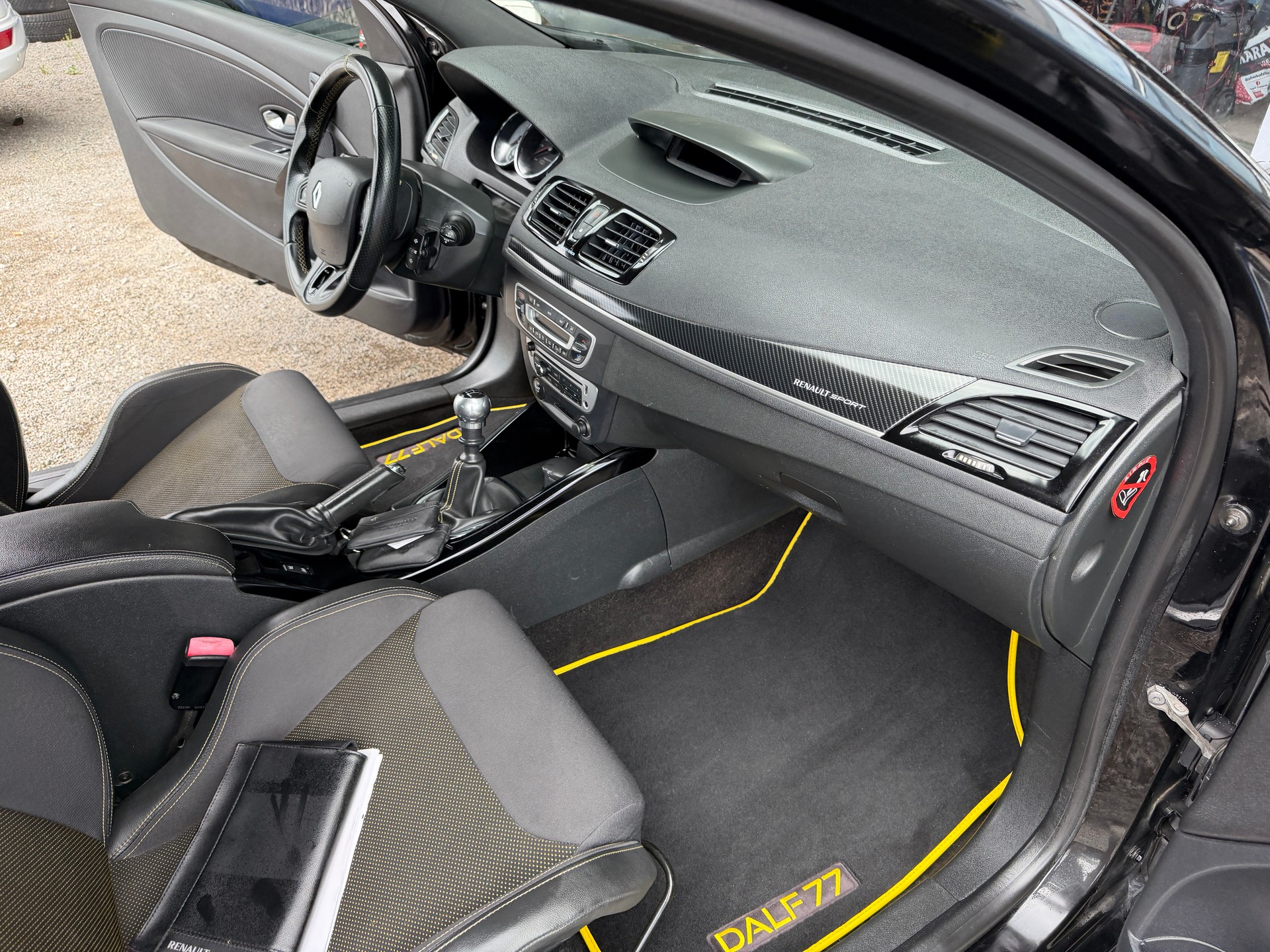RENAULT Mégane Coupé 2.0 16V Turbo Red Bull Racing-image-9