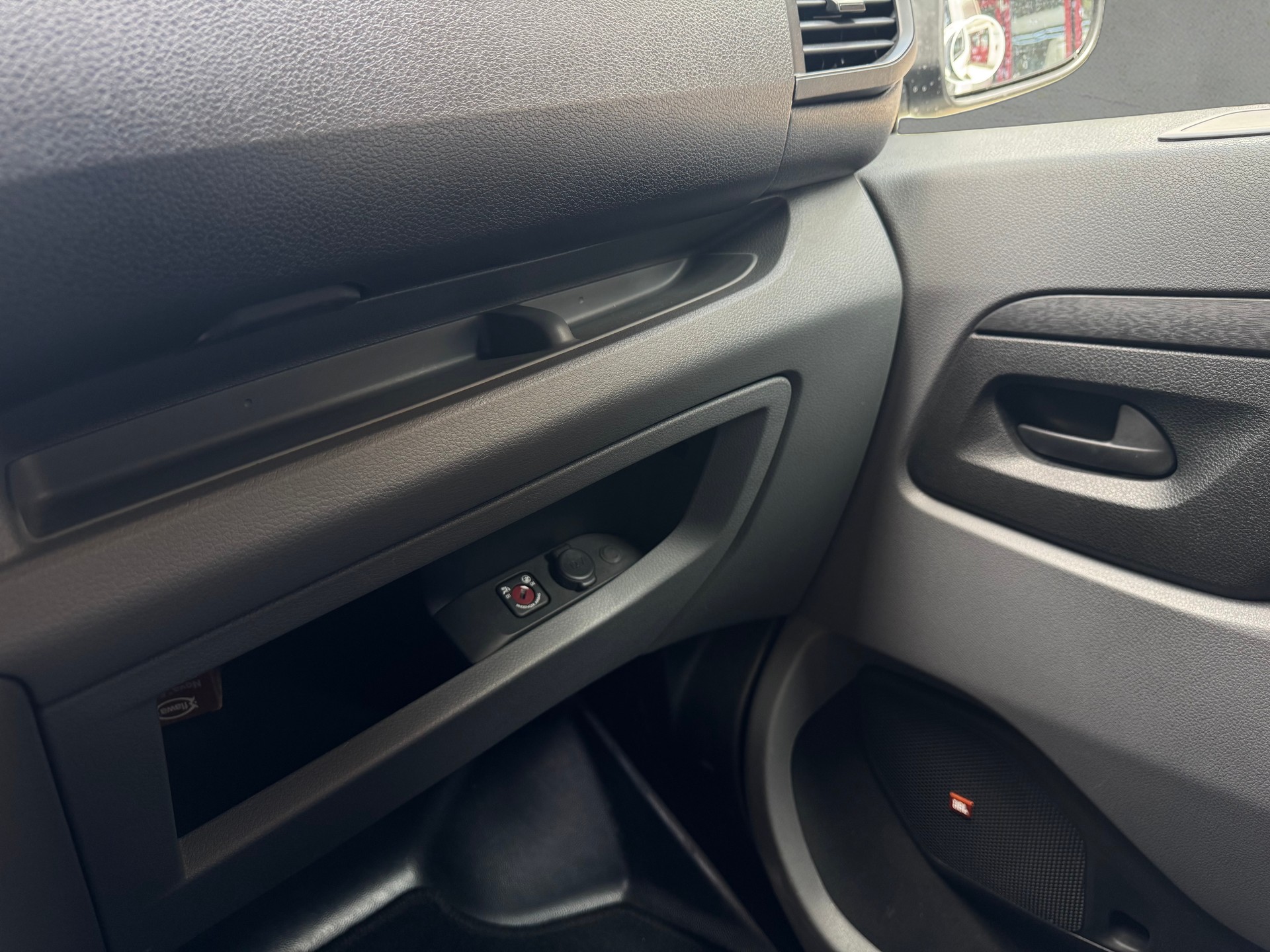 CITROEN Jumpy 1.5 BlueHDi 120 M Komfort-image-17