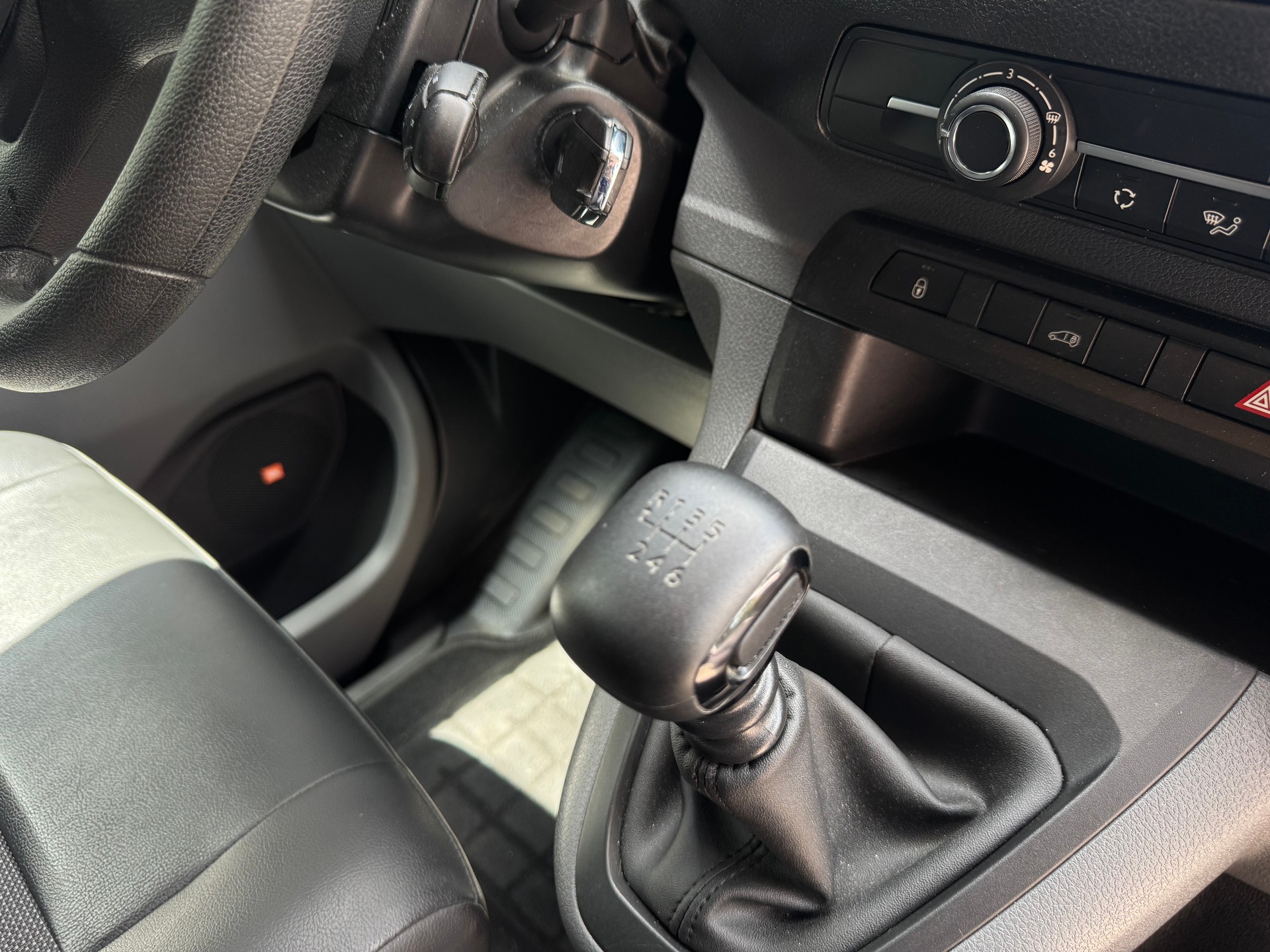 CITROEN Jumpy 1.5 BlueHDi 120 M Komfort-image-16