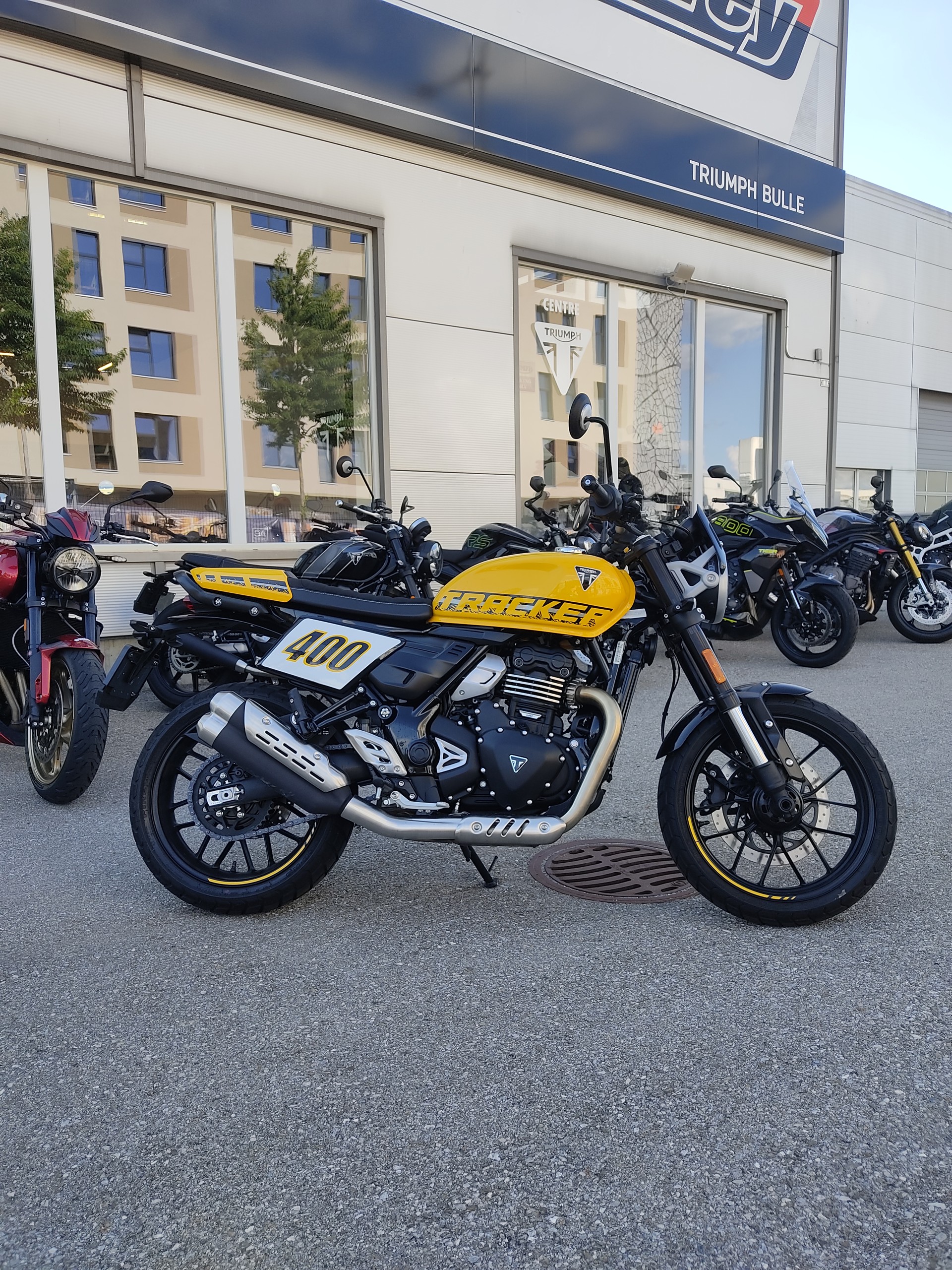 TRIUMPH TRACKER-showroom-element-1