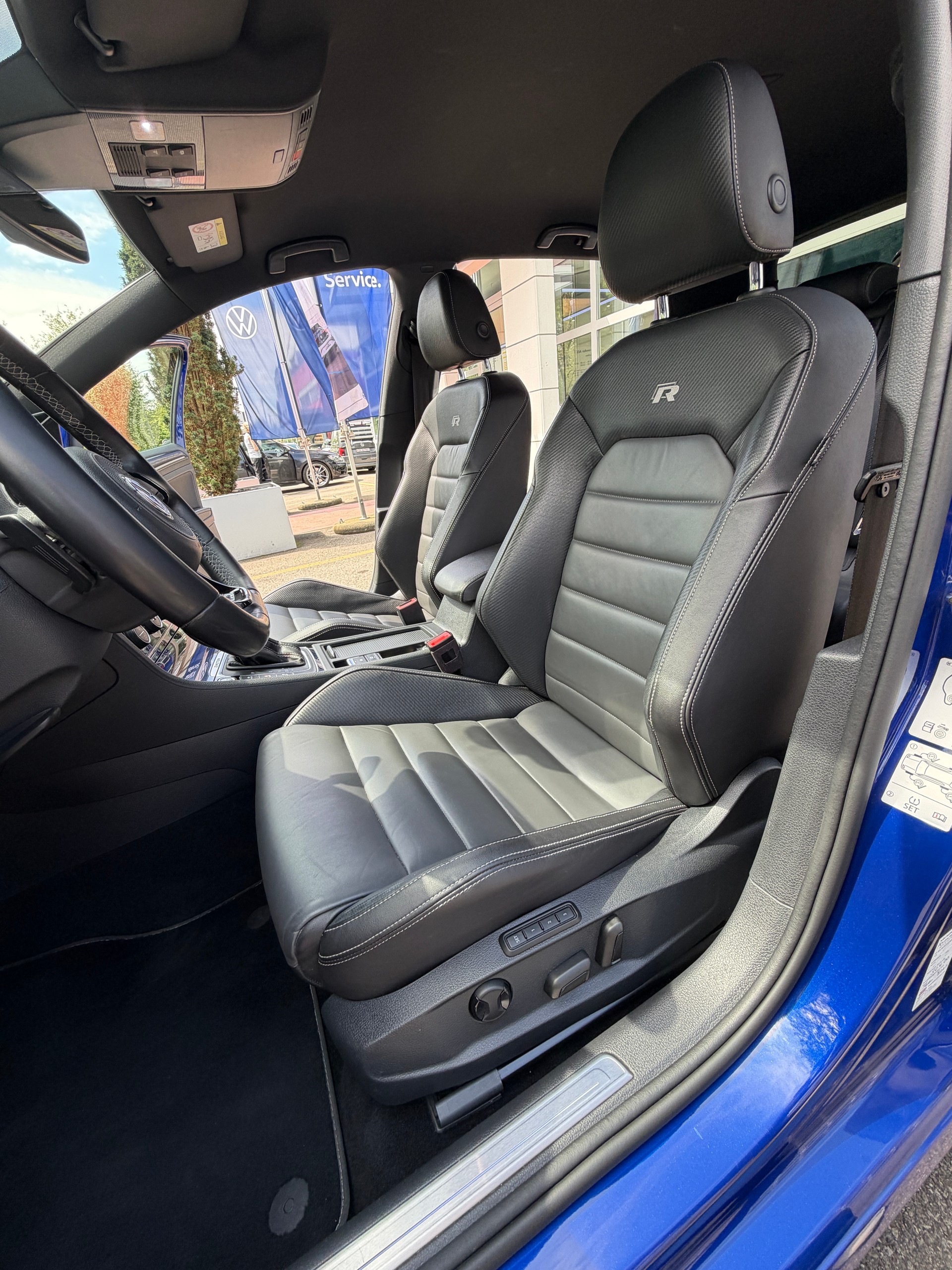 VW Golf 2.0 TSI R 4Motion DSG-image-10