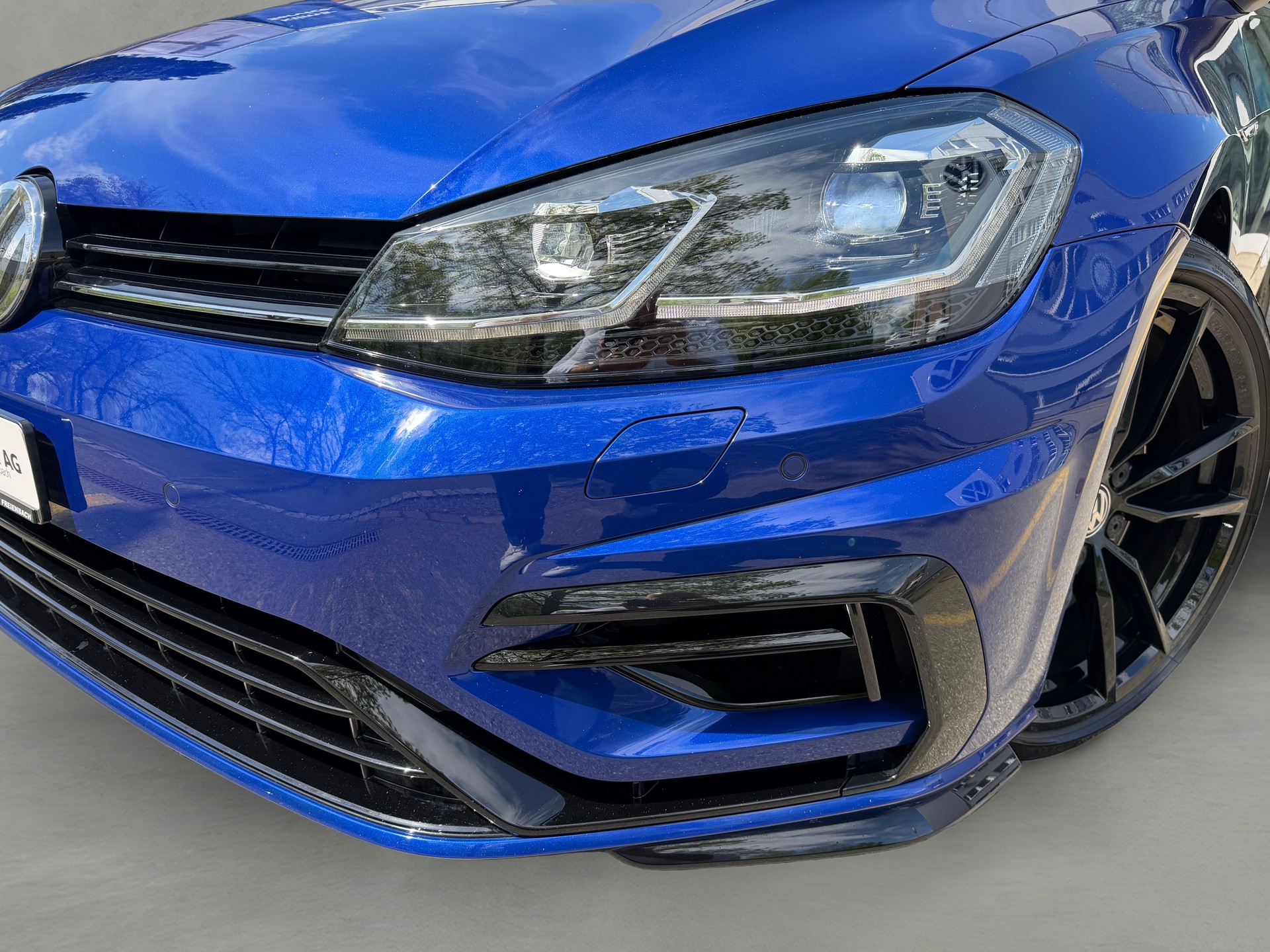 VW Golf 2.0 TSI R 4Motion DSG-showroom-element-1