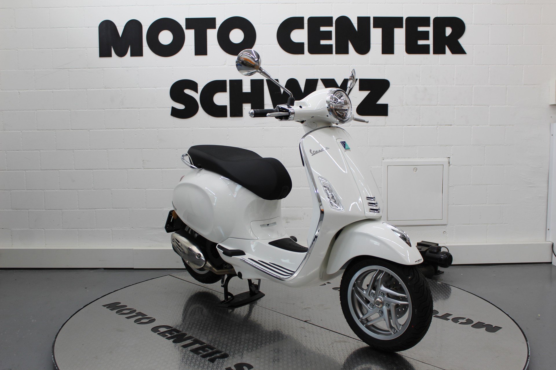 PIAGGIO Vespa Primavera 125-showroom-element-1