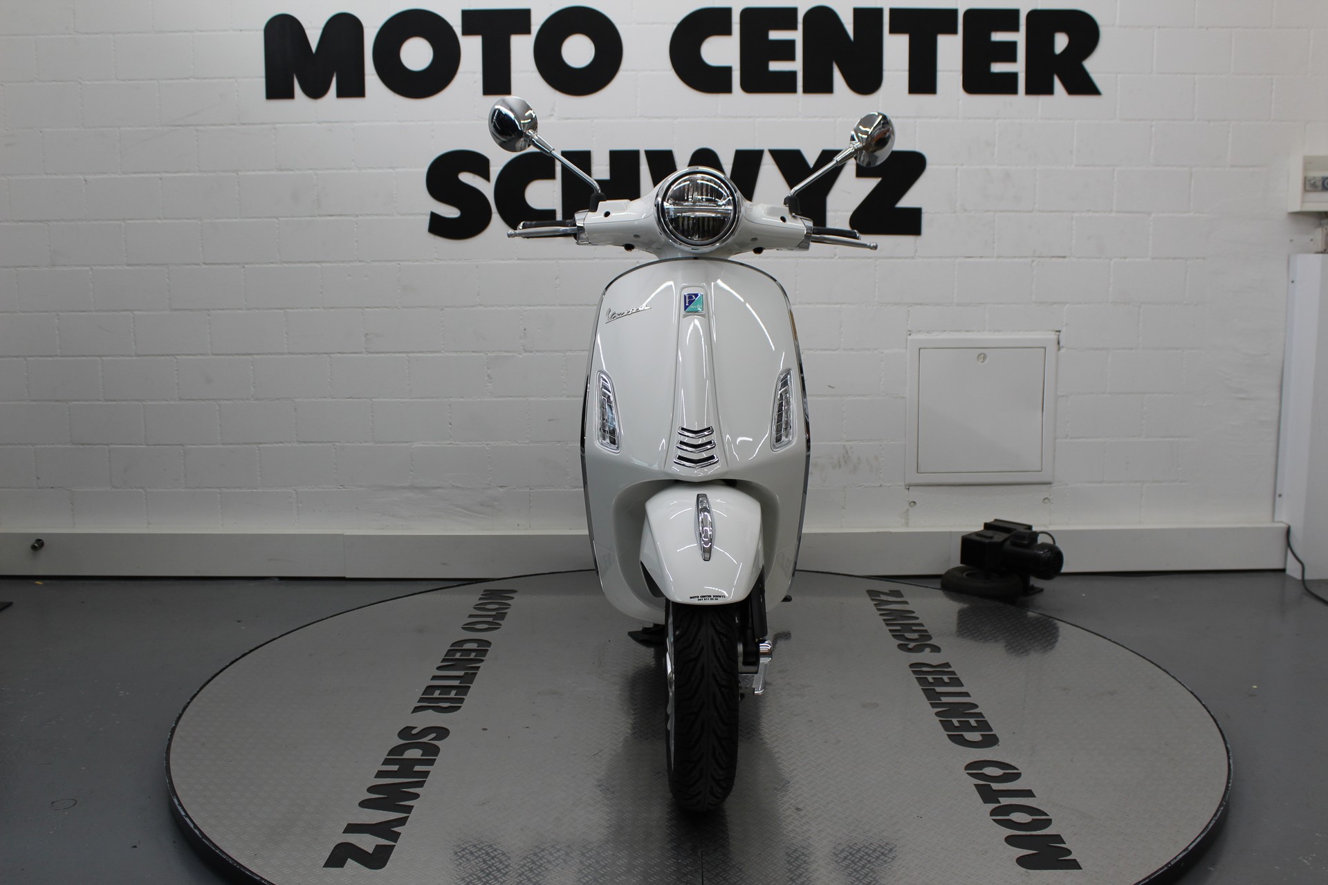 PIAGGIO Vespa Primavera 125-showroom-element-2