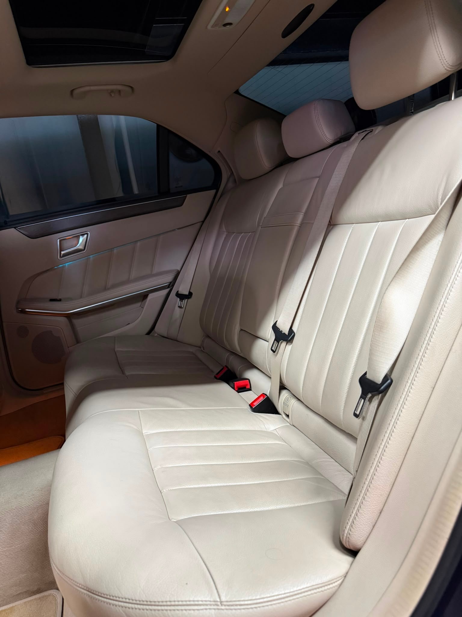 MERCEDES-BENZ E 250 CDI Elégance 4Matic 7G-Tronic-image-12