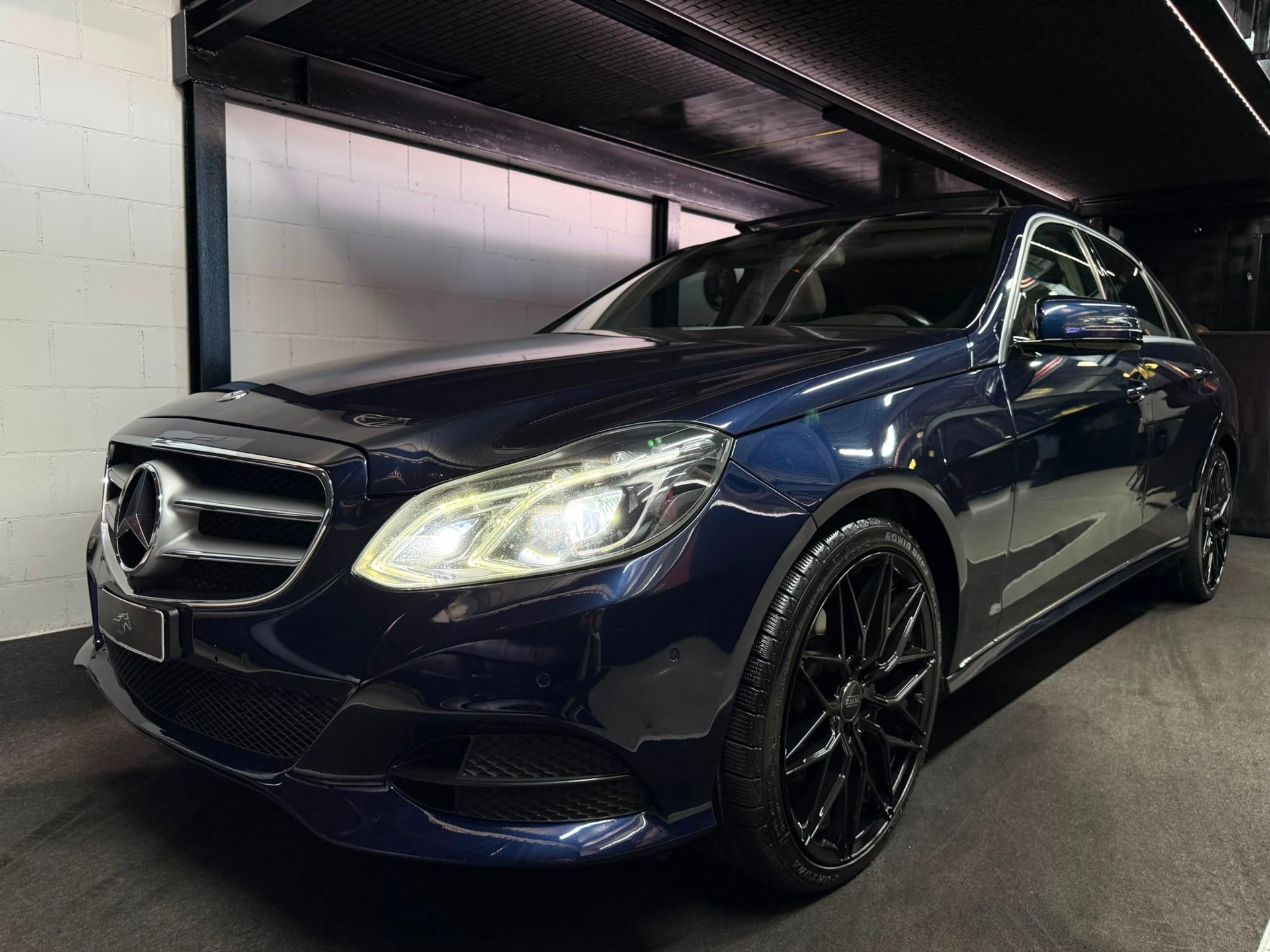MERCEDES-BENZ E 250 CDI Elégance 4Matic 7G-Tronic-image-22