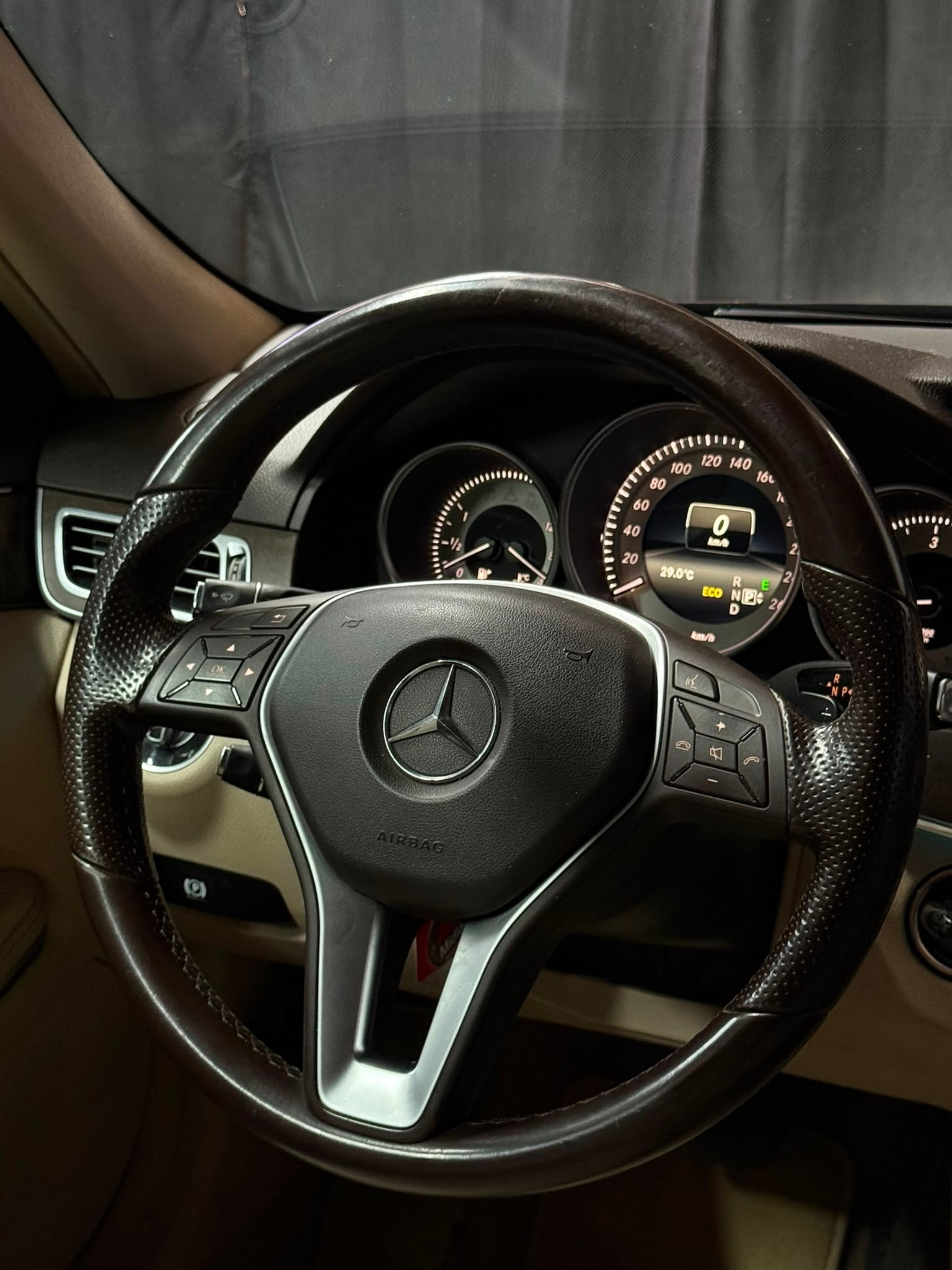 MERCEDES-BENZ E 250 CDI Elégance 4Matic 7G-Tronic-image-17