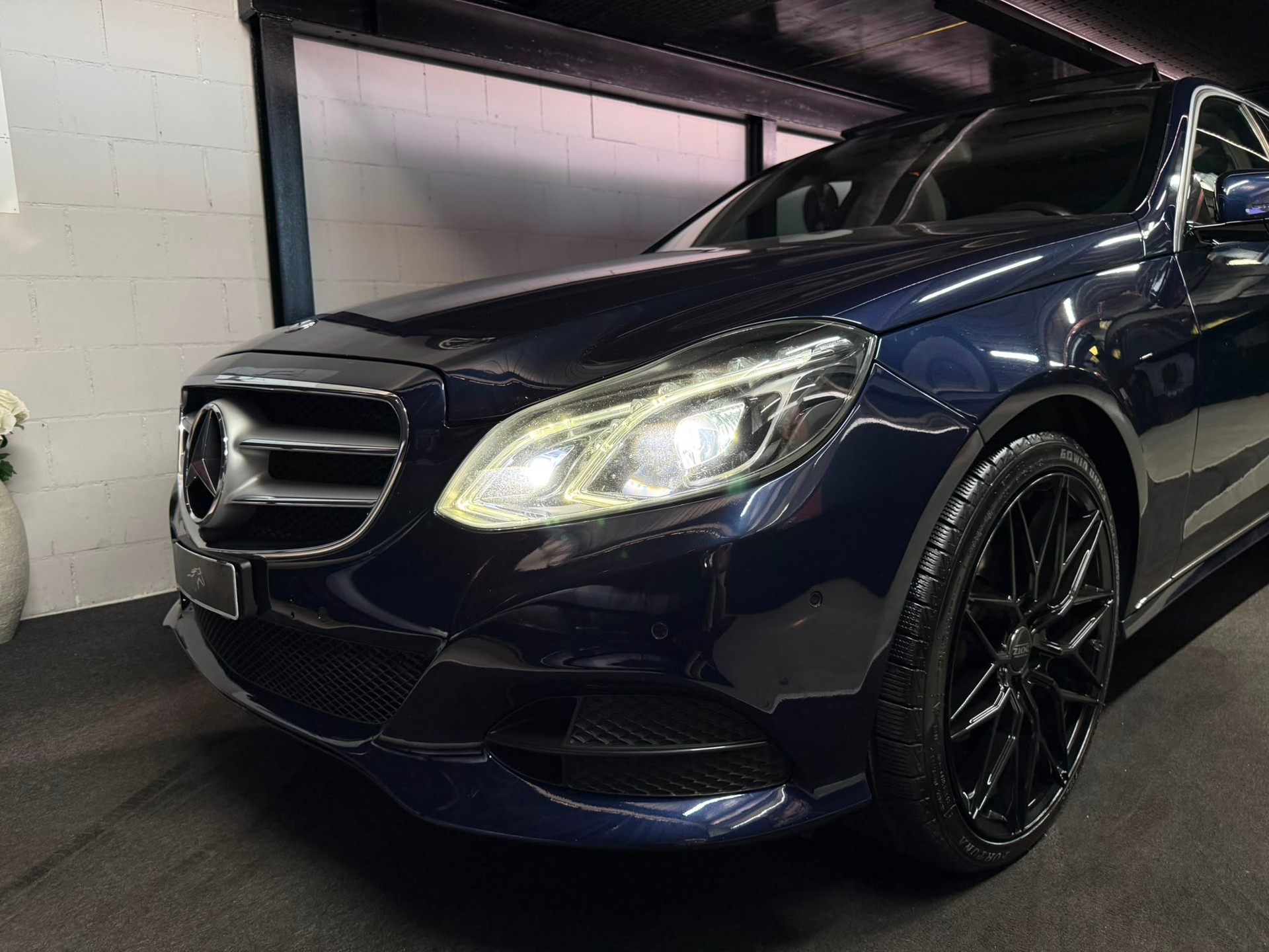 MERCEDES-BENZ E 250 CDI Elégance 4Matic 7G-Tronic-image-2