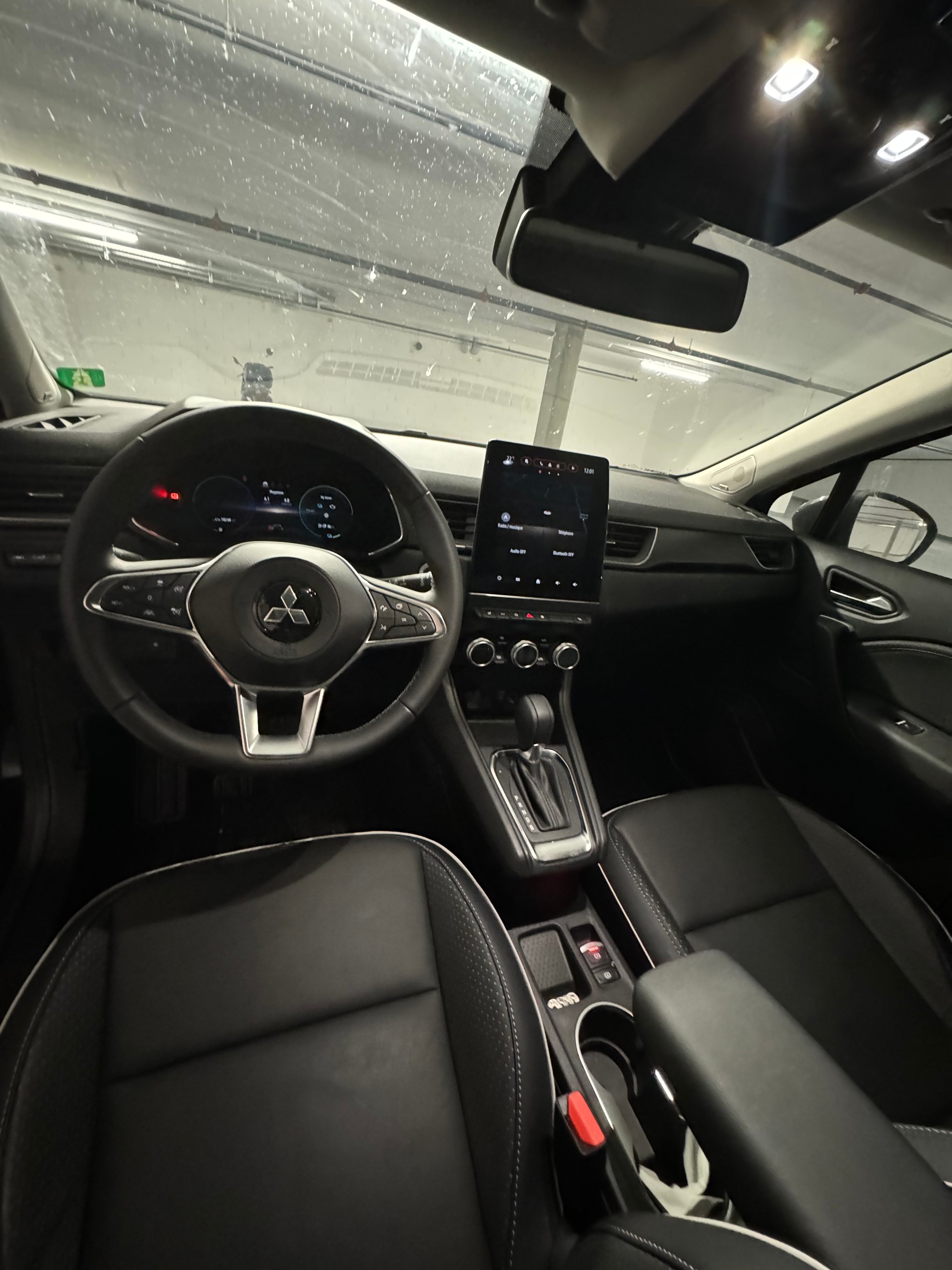 MITSUBISHI 1.6 PHEV Instyle-image-3