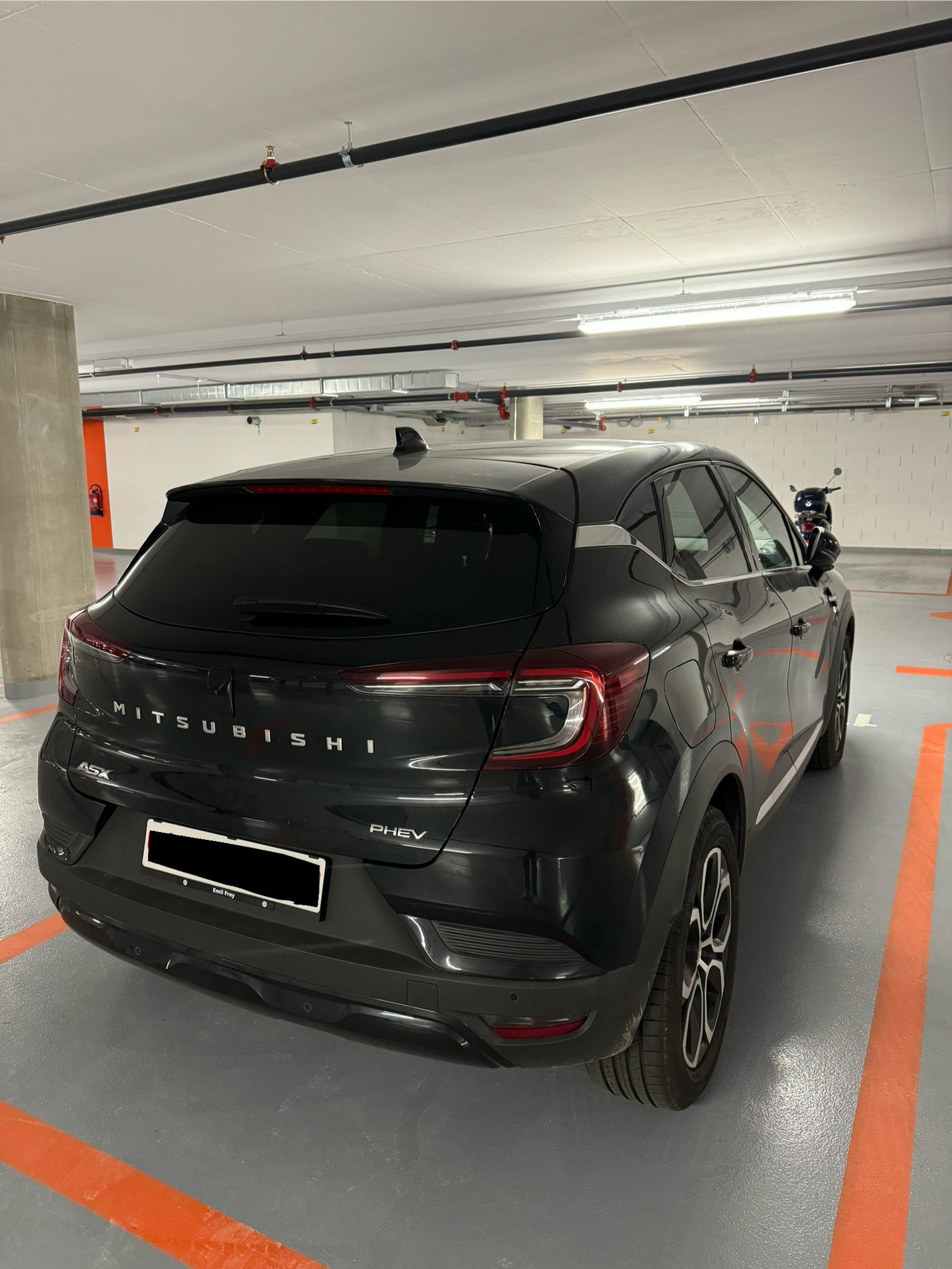 MITSUBISHI 1.6 PHEV Instyle-image-1