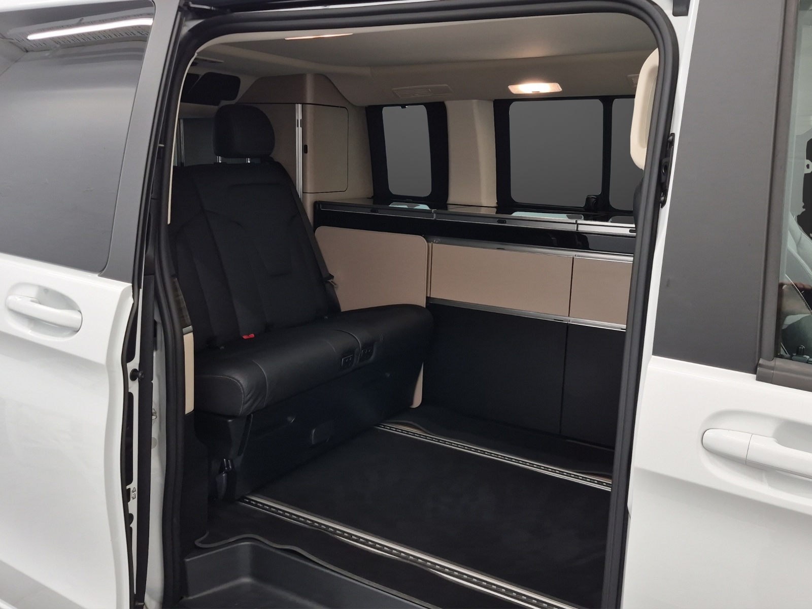 MERCEDES-BENZ Marco Polo 300 d 4M Automat-image-8