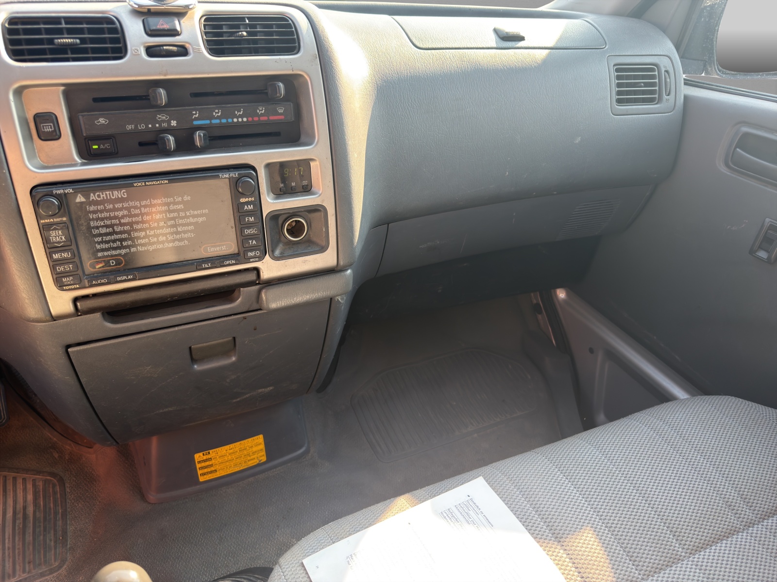 TOYOTA Hiace D-4D Van 4WD LWB-image-8